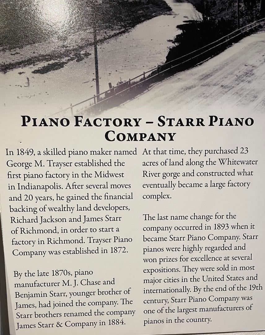 A picture of a sign of the Starr Piano Company.