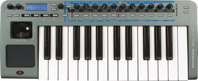 Novation XioSynth 25 シンセサイザー Novation XioSynth 25 Review - InSync