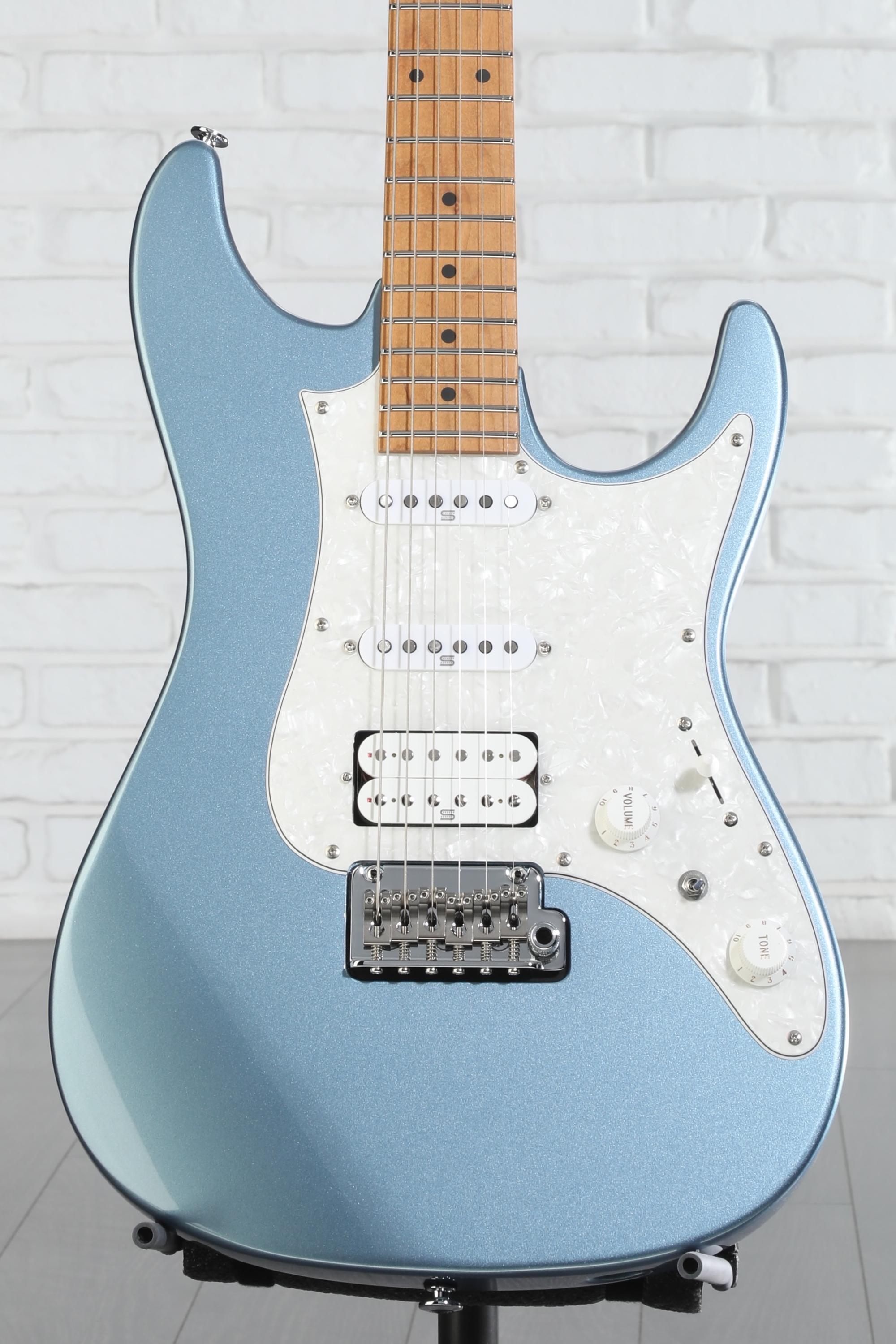 ギター Ibanez AZ2204 ICM Ice Blue llic Ibanez AZ2204-ICM Prestige Electric 6 String RH Guitar - Ice Blue