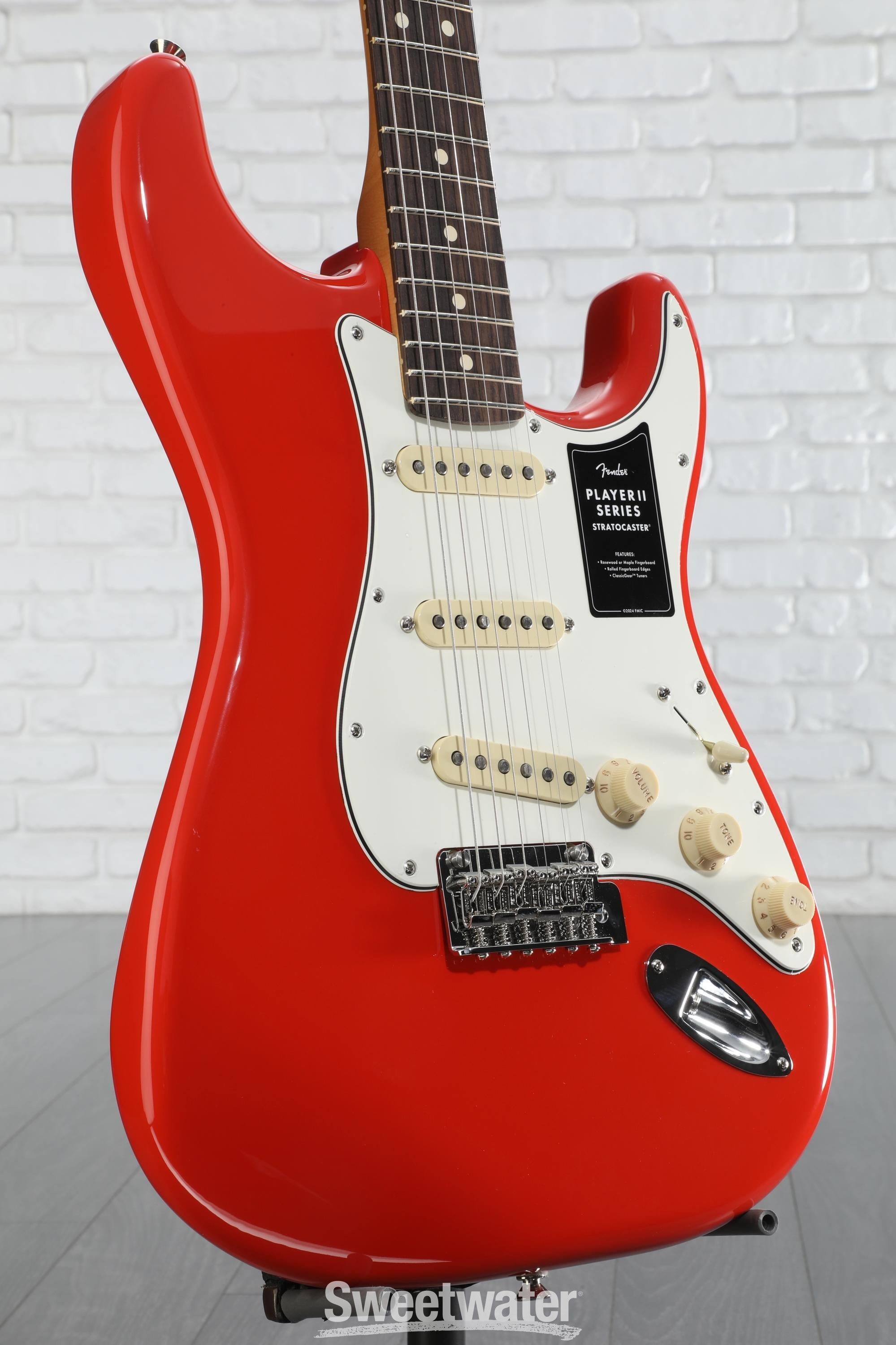 ギター FENDER Player II Stratocaster Coral Red Fender Player II Stratocaster Rosewood Fingerboard Electric