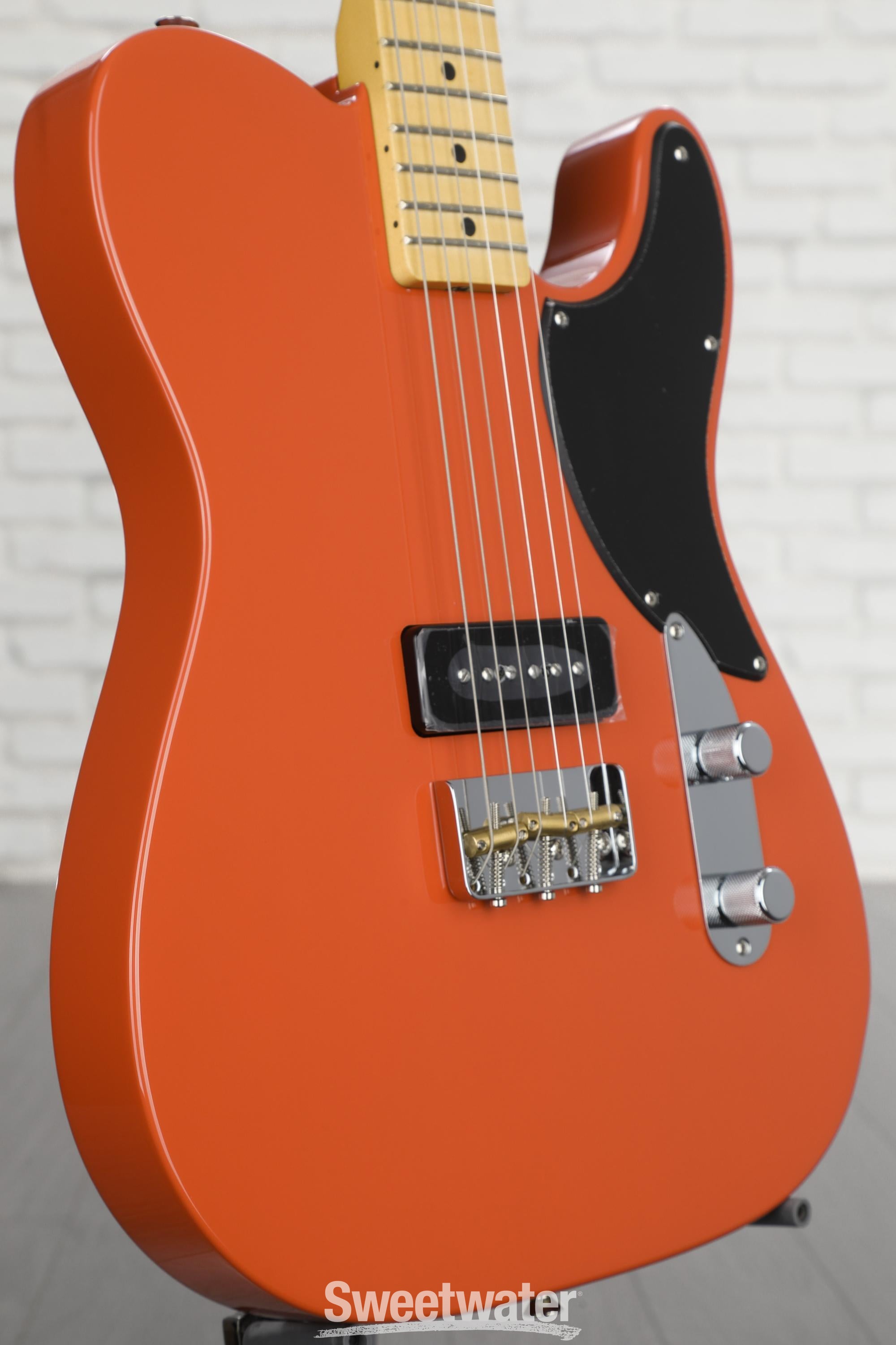 Fender Noventa Telecaster - Fiesta Red with Maple Fingerboard