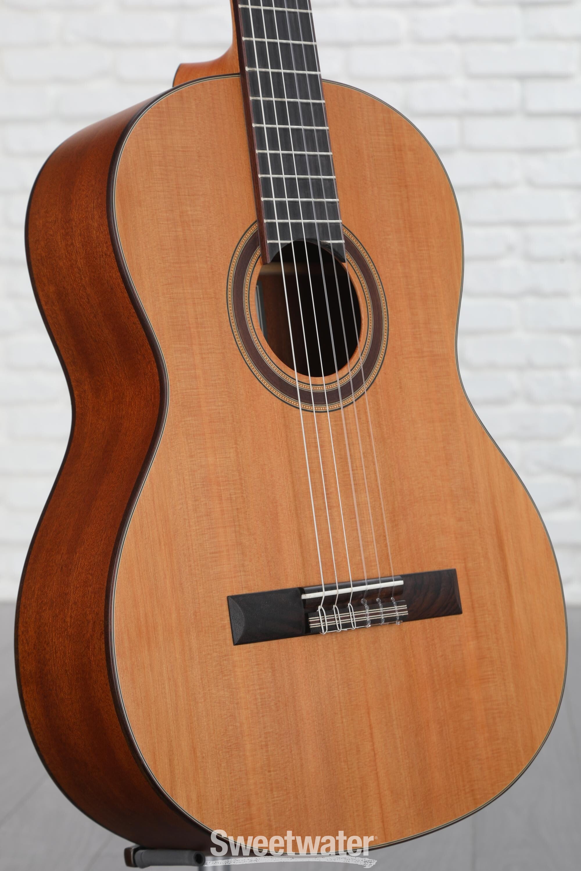 Classical deals guitar sweetwater