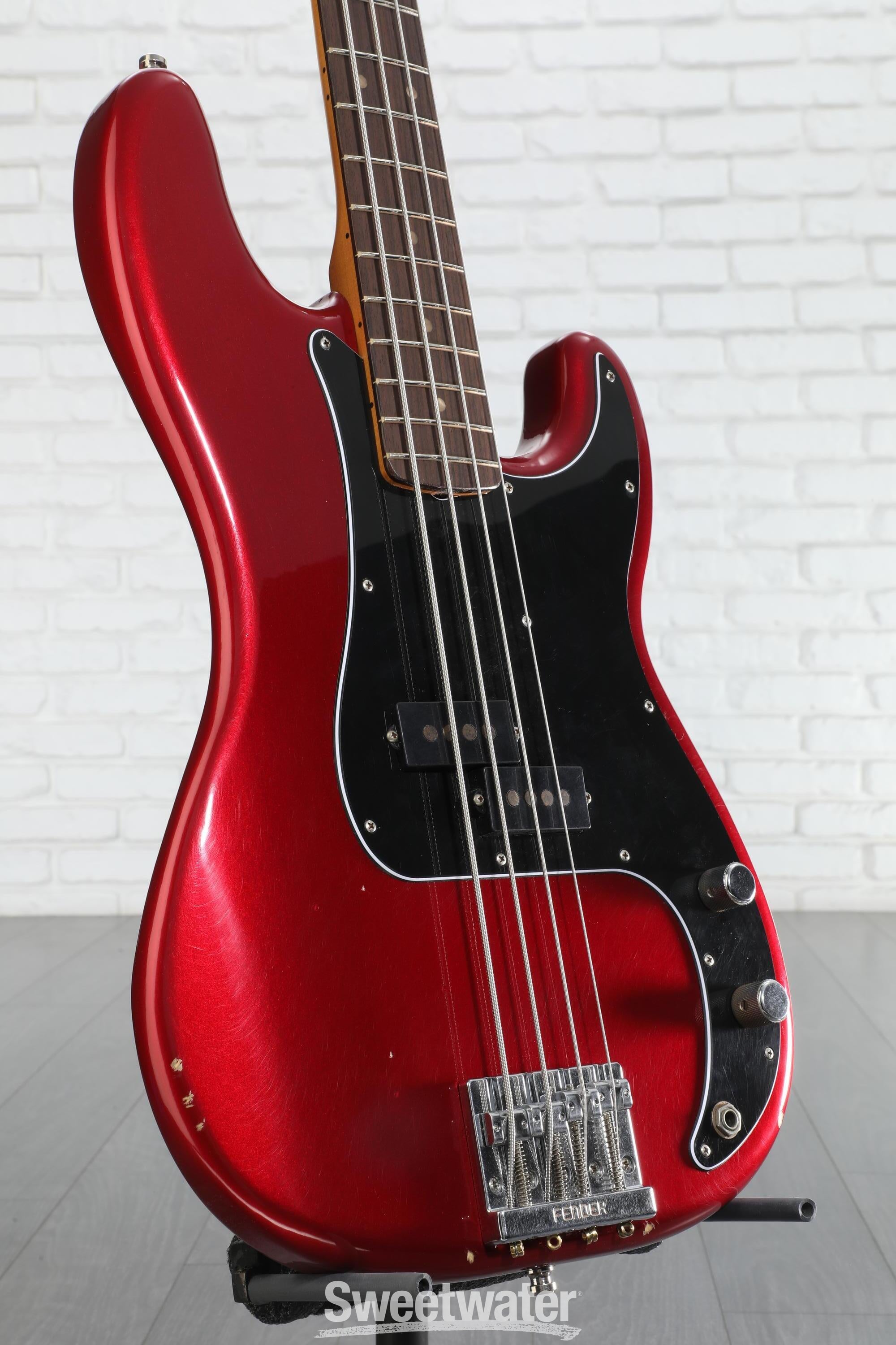 ベース Fender Road Worn NATE MENDEL P BASS Fender Nate Mendel Precision Bass - Road Worn Candy Apple