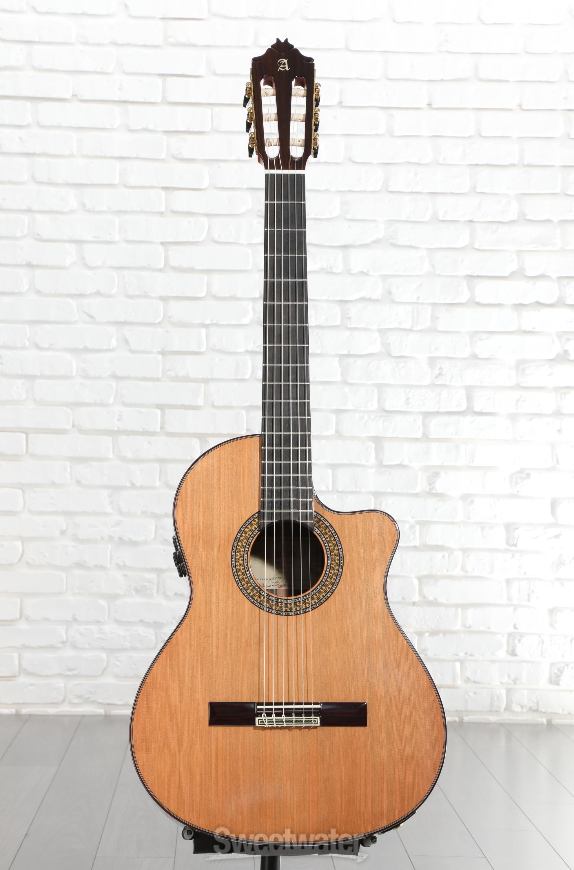 Alhambra 9 P CW E8 Acoustic-electric Classical Guitar - Natural