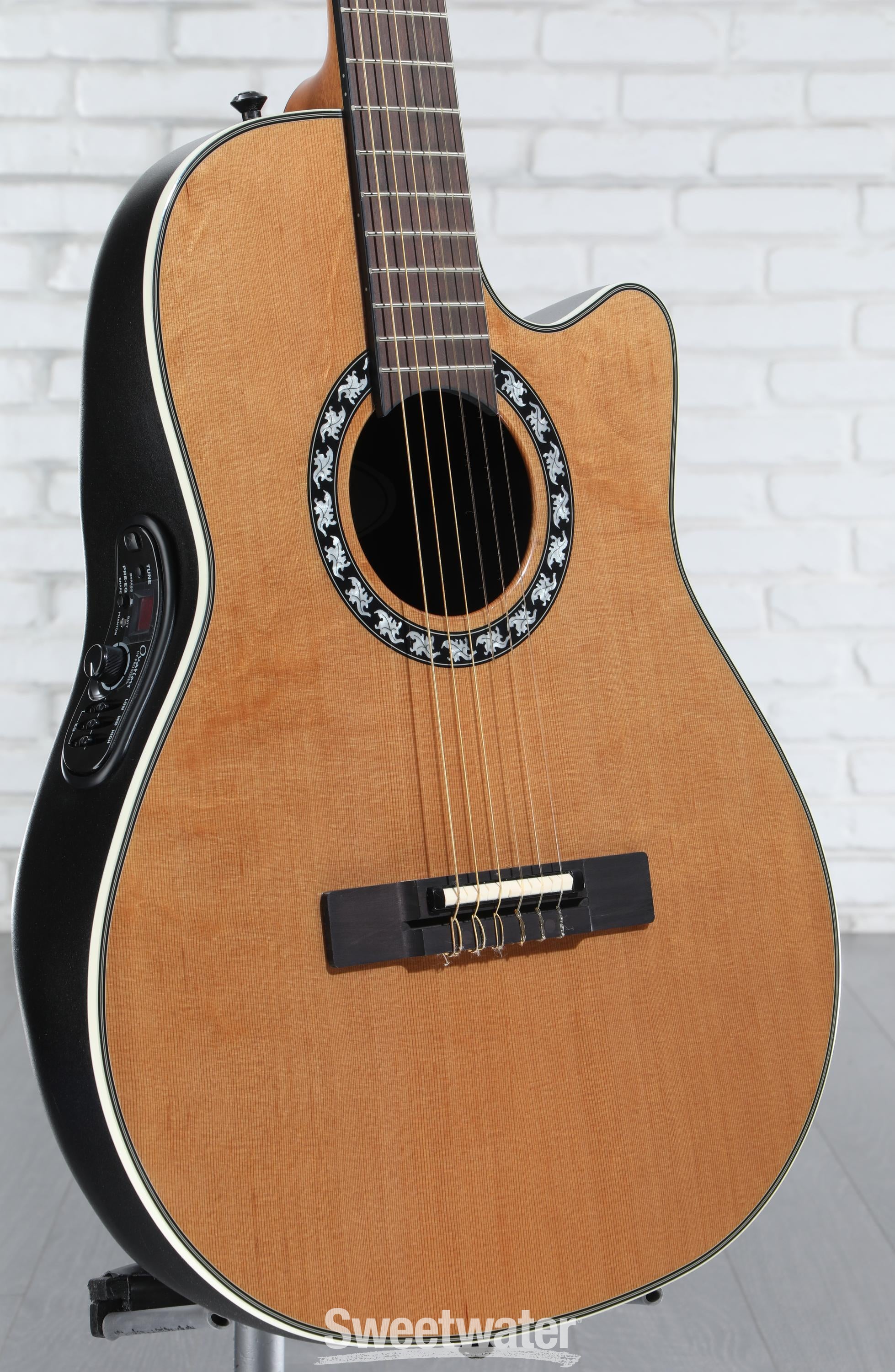 Gitarre Ovation store Konzertgitarre