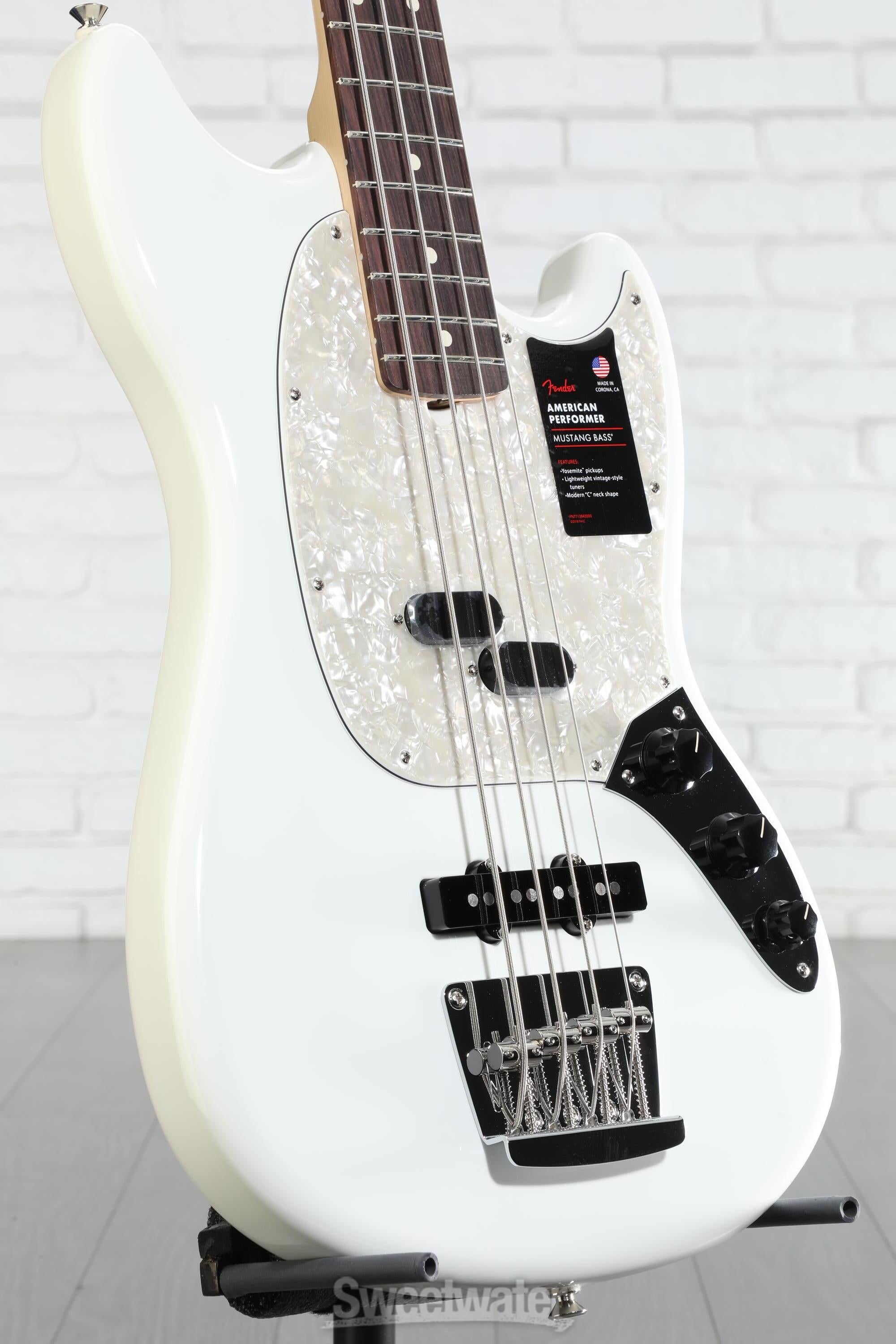 Fender American Performer Mustang Bass - Arctic White with