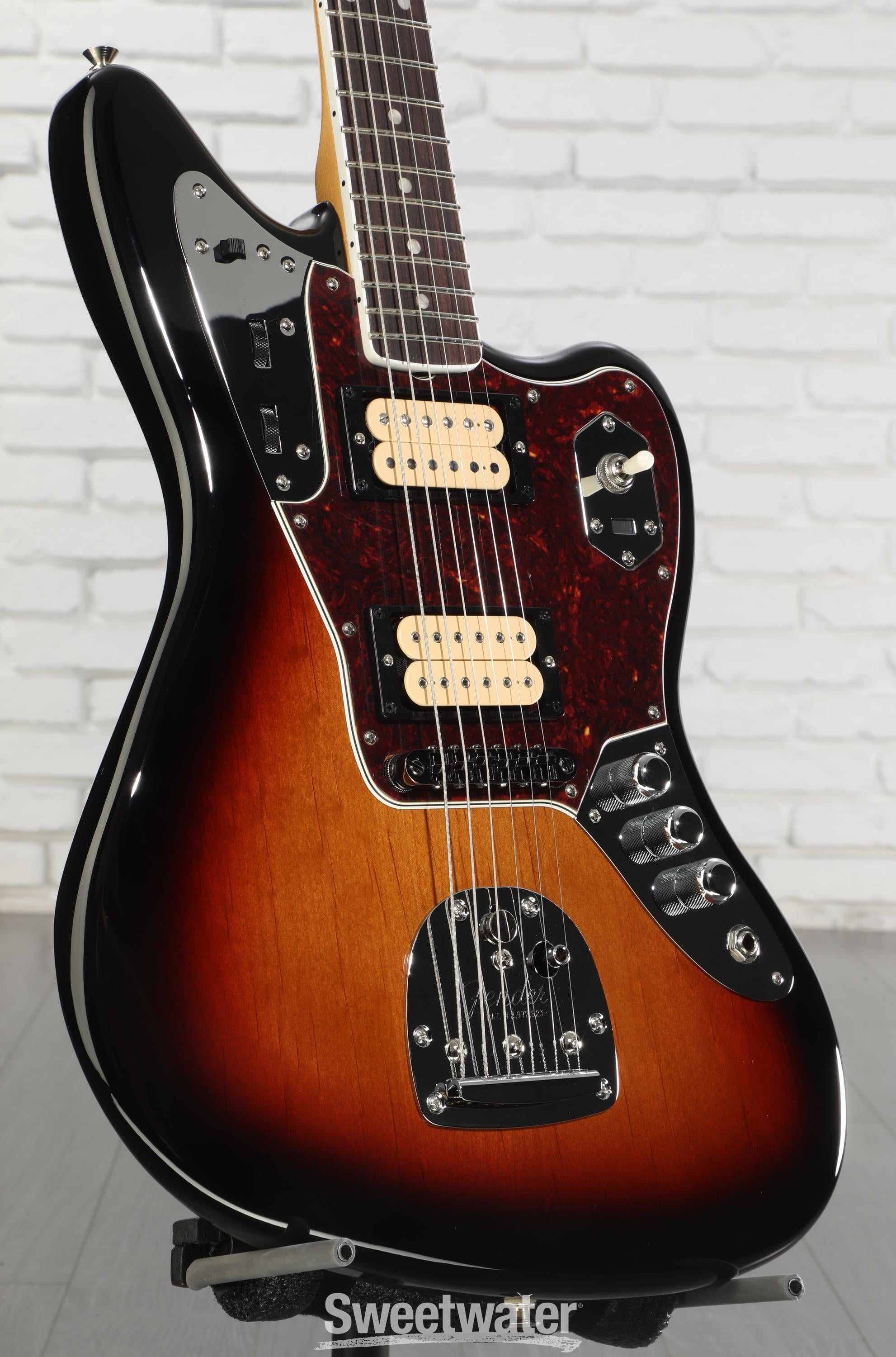 ギター FENDER  Cobain Jaguar NOS Amazon.com: Fender Kurt Cobain Jaguar NOS - 3-Tone Sunburst with