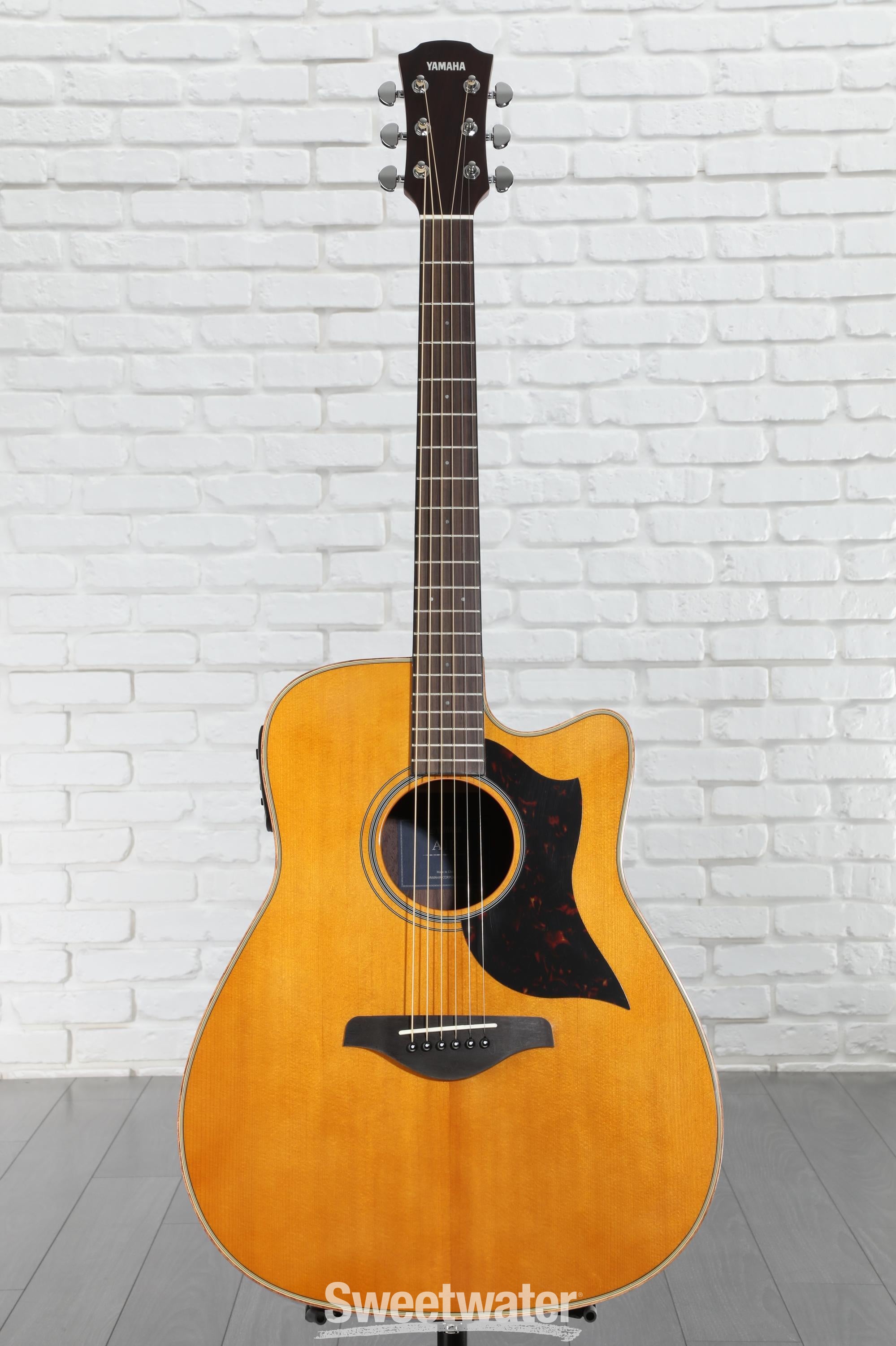 YAMAHA エレアコ＜A1R Natural トラッドウェスタンカッタウェイ＞ Amazon | ヤマハ YAMAHA エレアコギター A1R VN | エレアコ