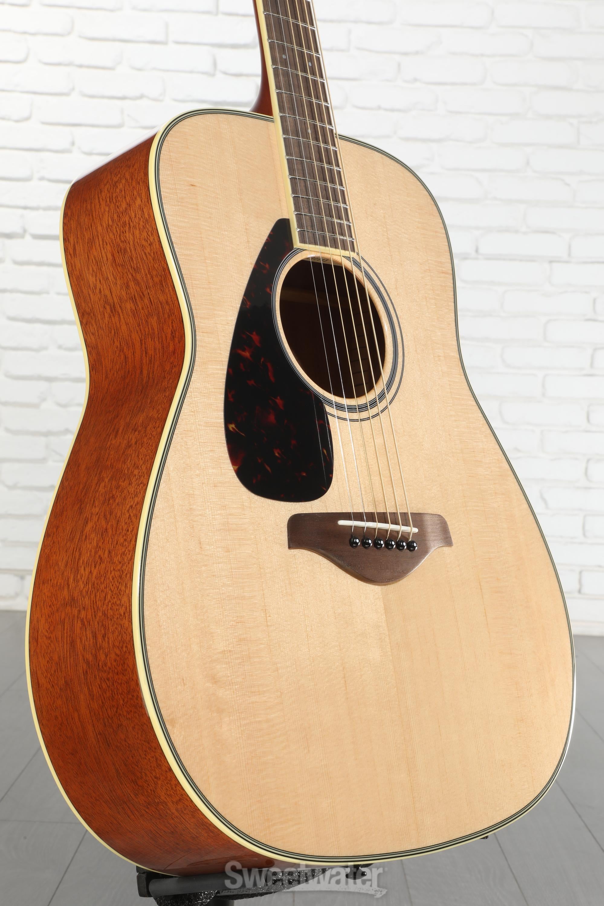 Yamaha FG820L Left-handed Dreadnought Acoustic Guitar - Natural