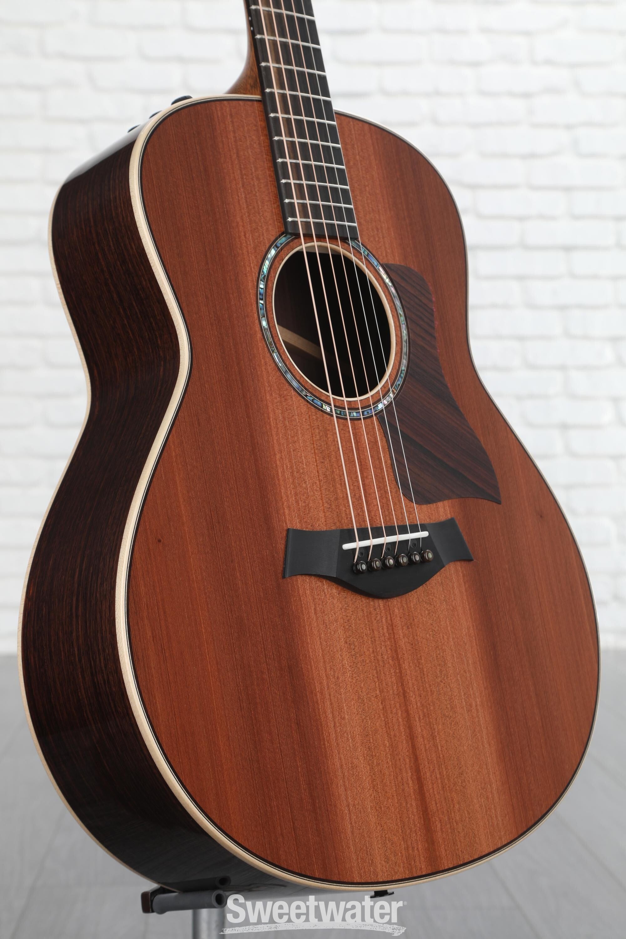 Taylor GT 811e Natural Spruce/Rosewood - Guitar Guys