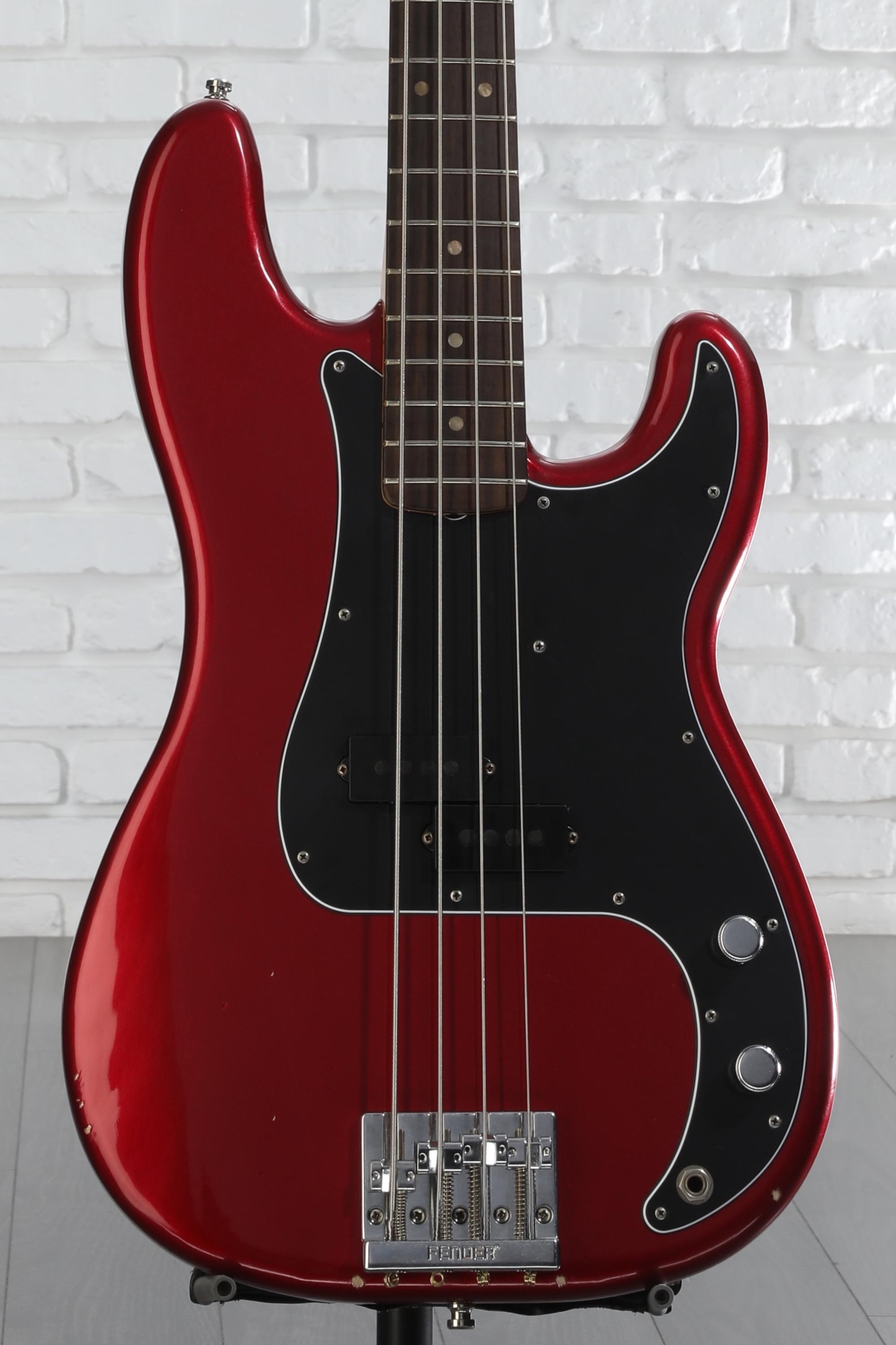ベース Fender Road Worn NATE MENDEL P BASS Fender Nate Mendel Precision Bass - Road Worn Candy Apple