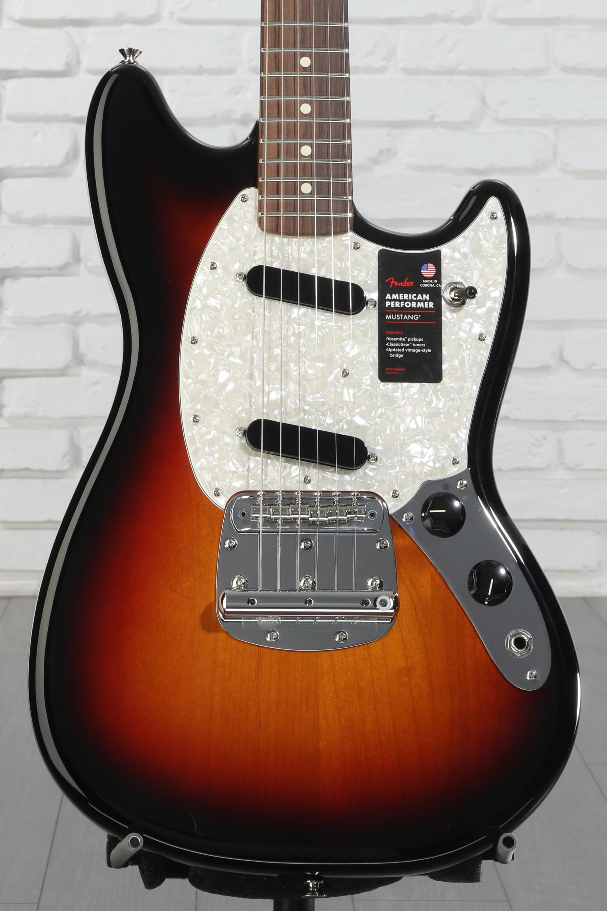 ギター Fender USA American Performer Mustang Fender American Performer Mustang - 3-Tone Sunburst with