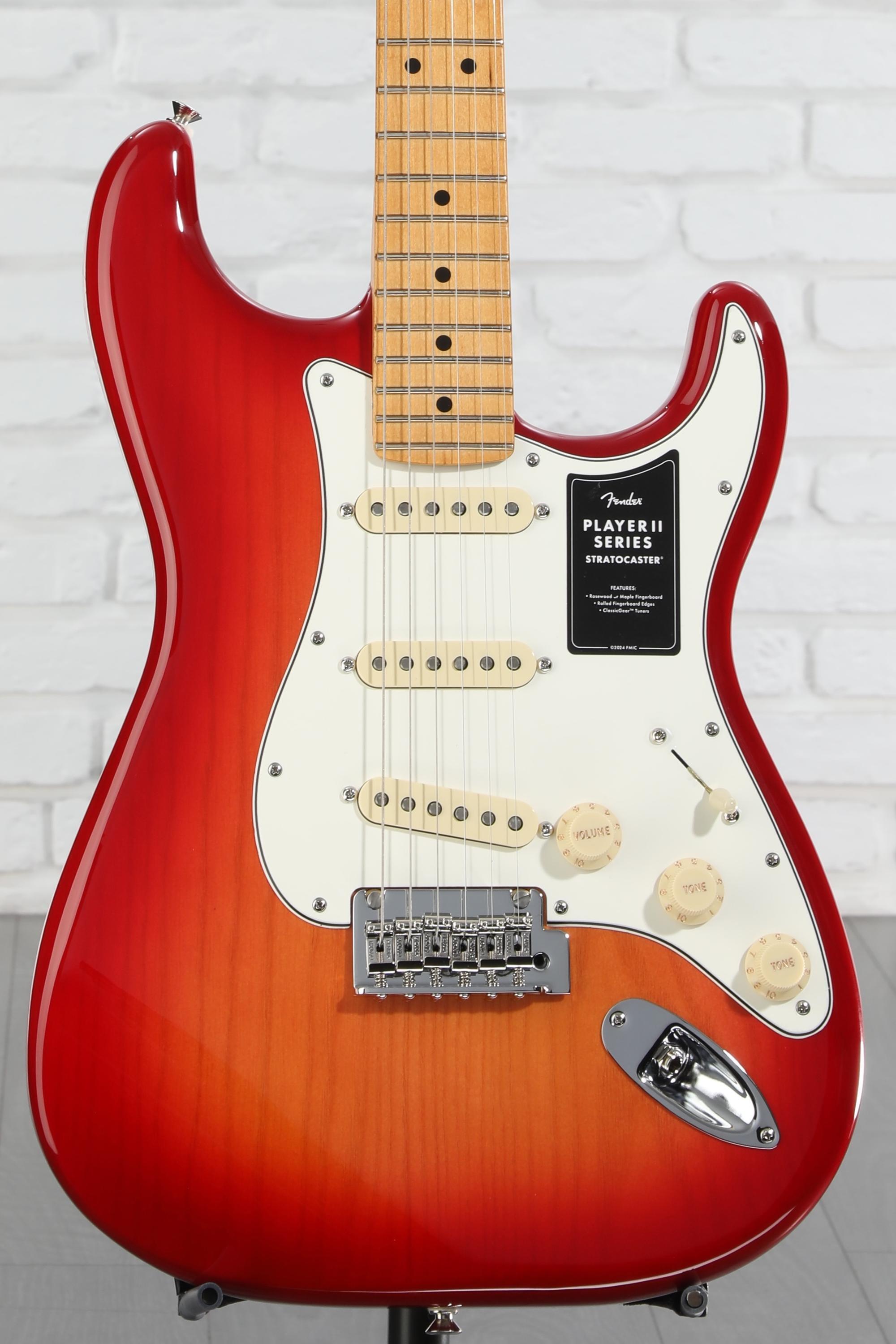 ほぼ新品フェンダーFender Stratocaster CherryBurst ほぼ新品フェンダーFender Stratocaster CherryBurst