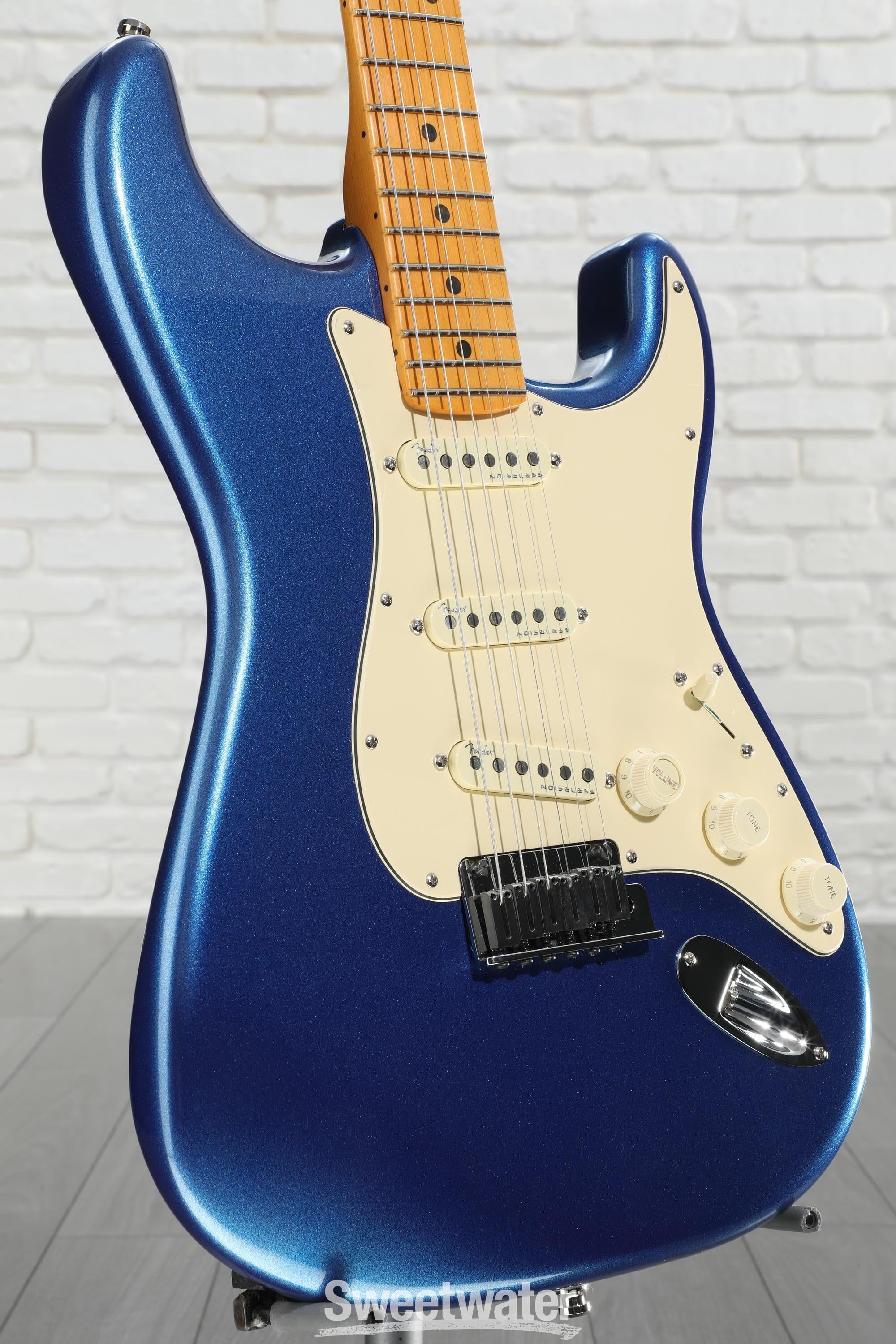 Fender American Ultra Stratocaster - Cobra Blue with Maple 