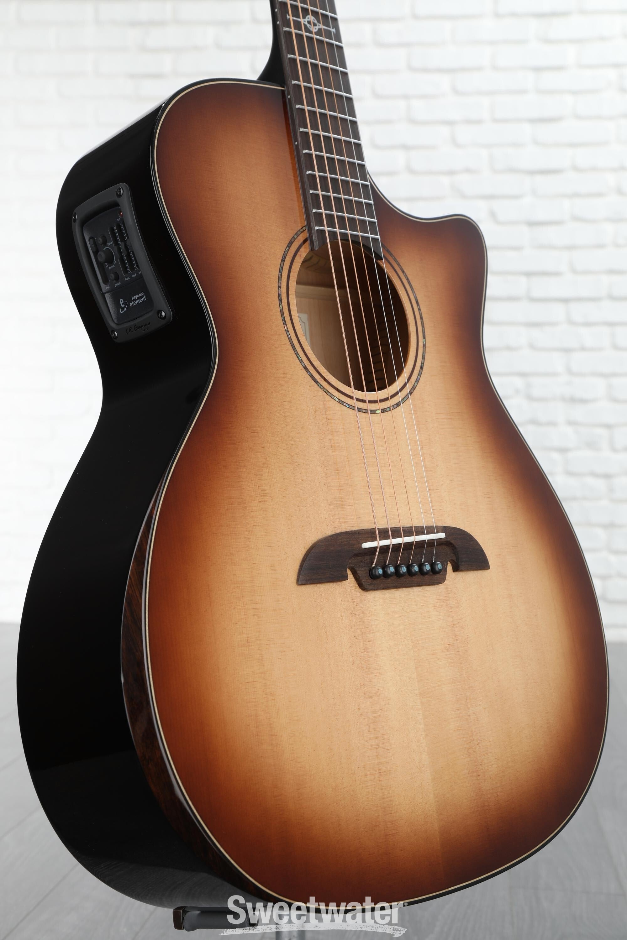 Alvarez AGFM80CEARSHB Artist Elite 80 Grand Auditorium Acousticelectric Guitar with Bevel