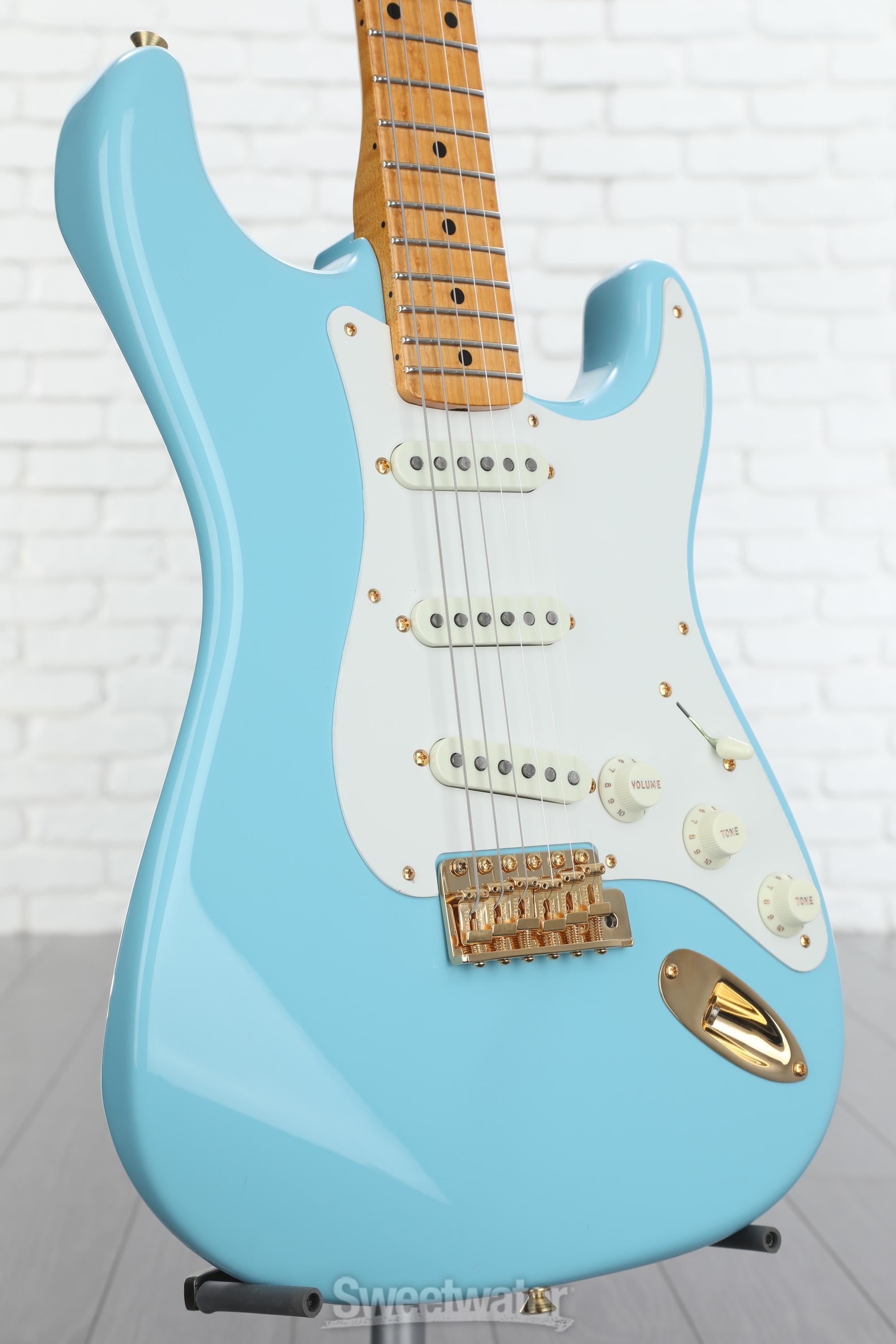 Fender Custom Shop Limited-edition '59 Stratocaster NOS Electric Guitar -  Daphne Blue