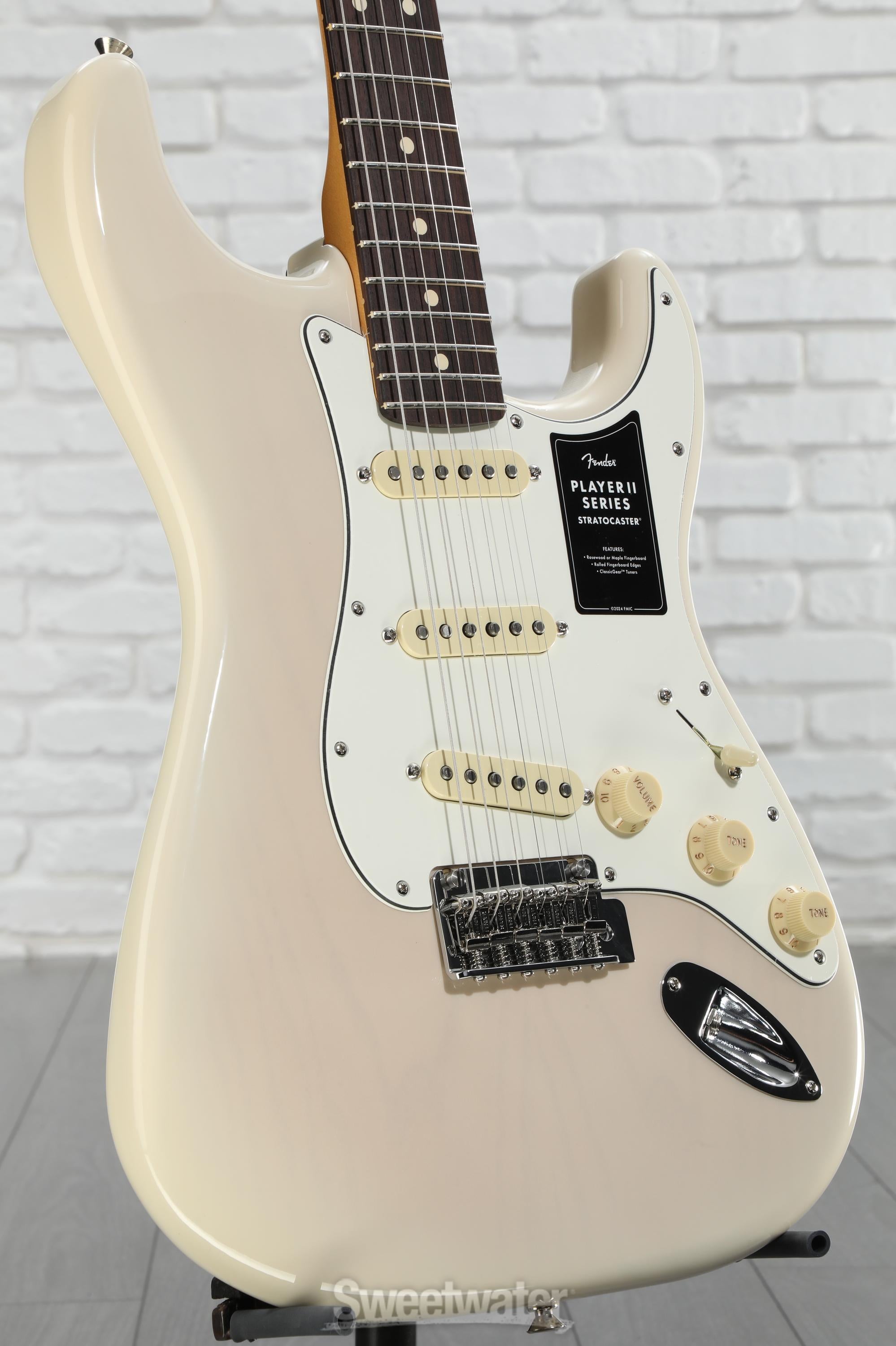 Fender PlayerⅡ Stratocaster White Bronde Player II Stratocaster - White Blonde – Dave's Guitar Shop