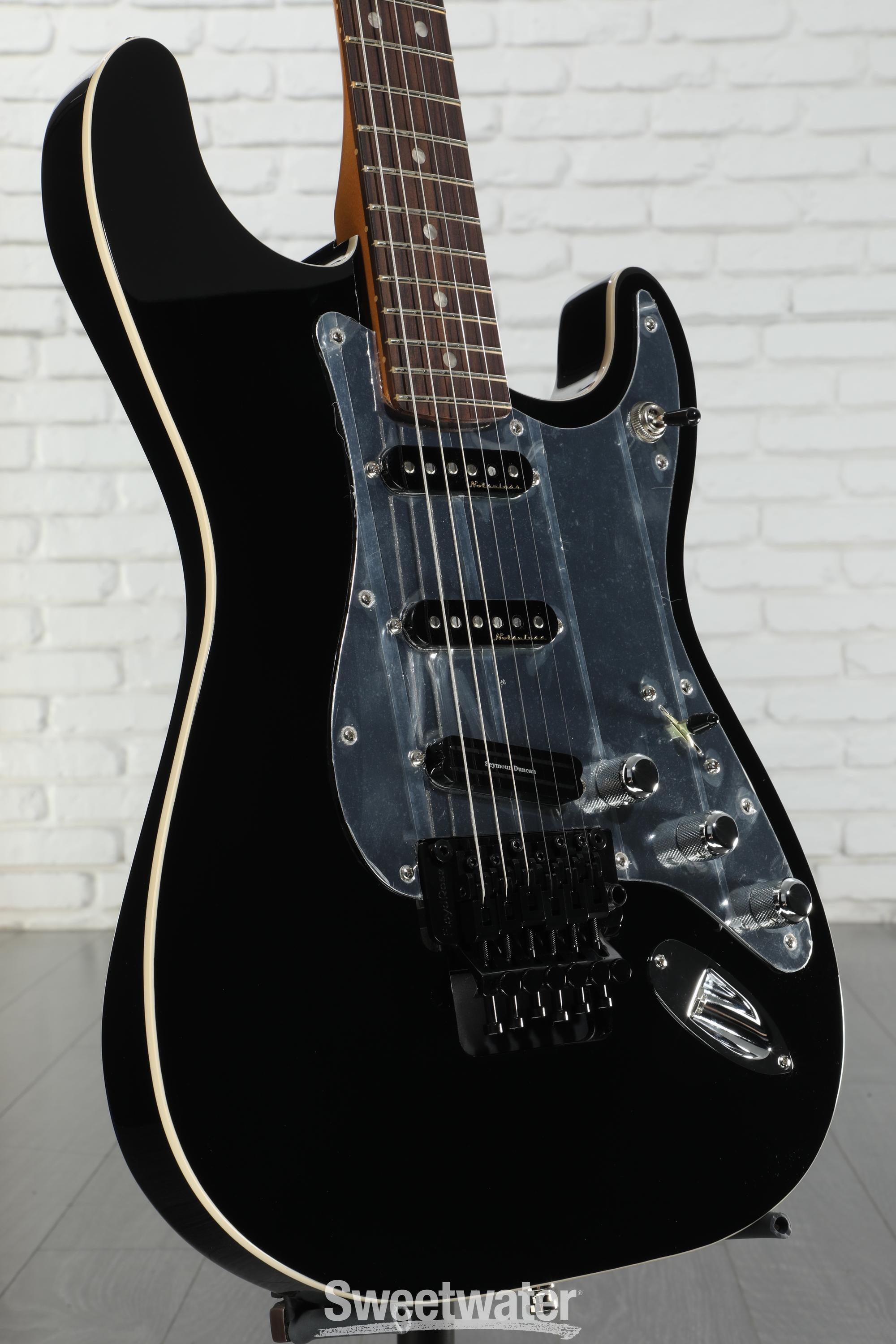 ゆ*ち様 Fender Tom Morello stratocaster cus Fender Tom Morello Stratocaster - Black | Sweetwater