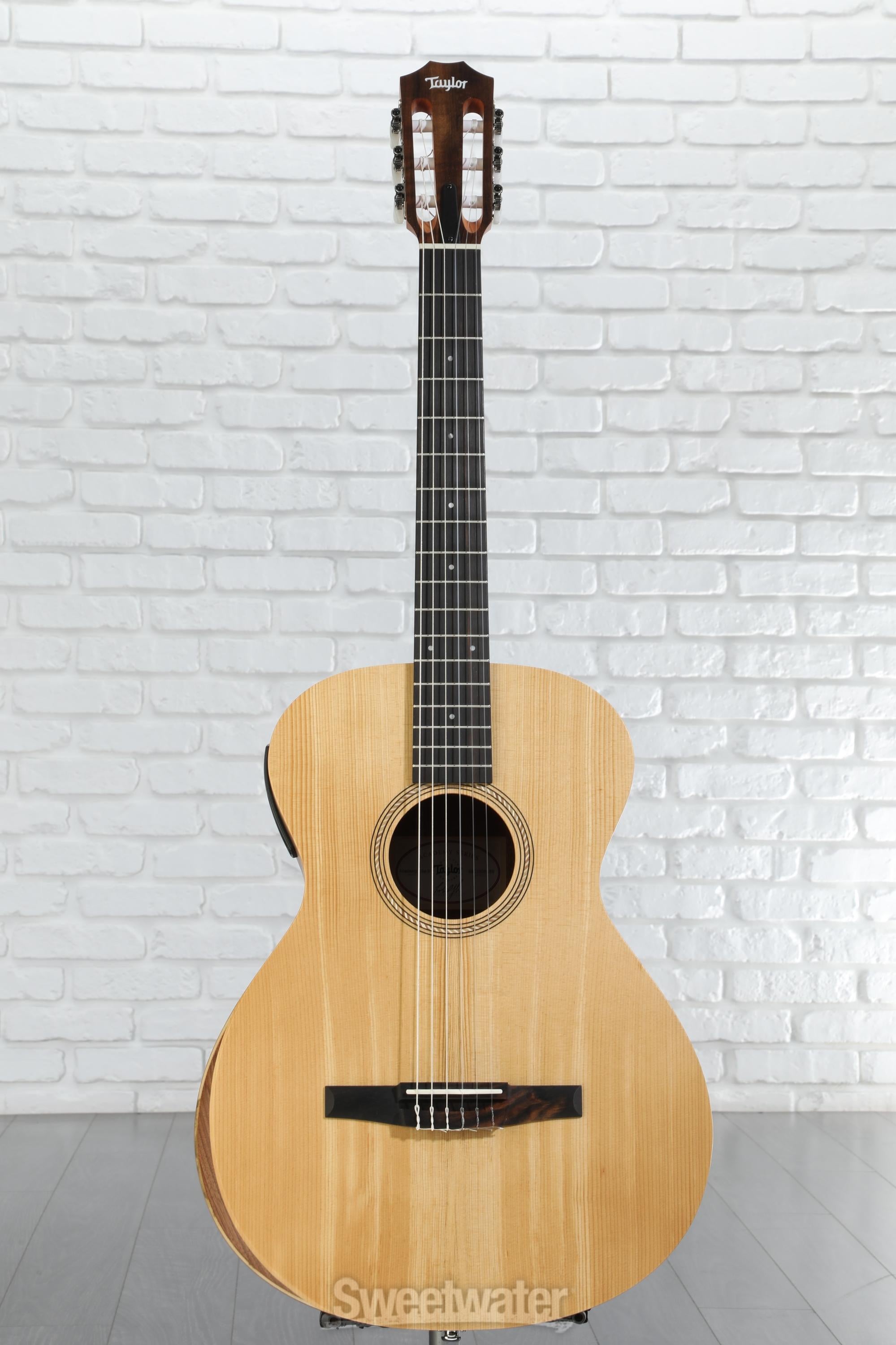 Amazon.com: Taylor Academy 12e-N Nylon-string Acoustic