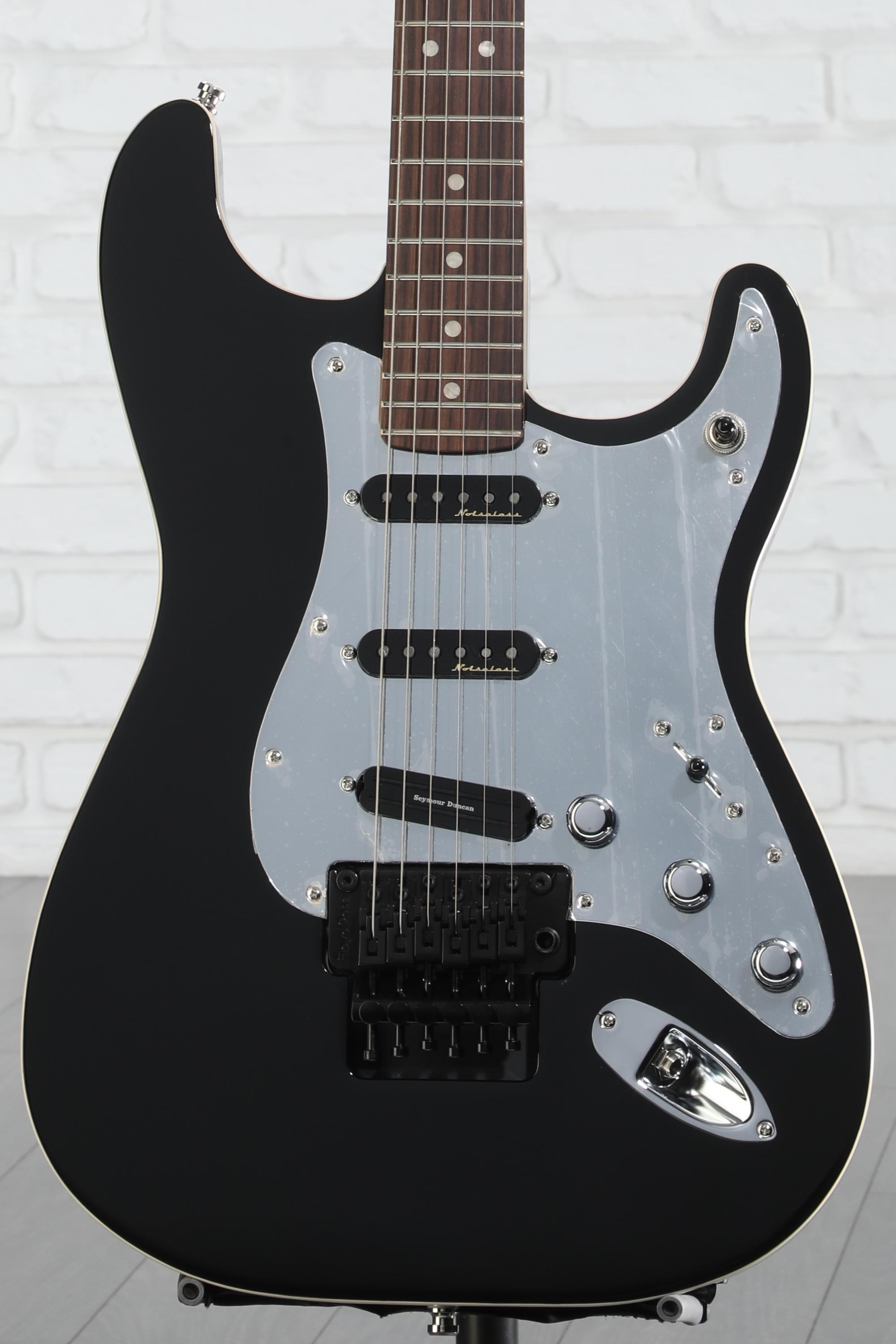Tom Morello Stratocaster ® Fender Tom Morello Stratocaster Rosewood Fingerboard Black