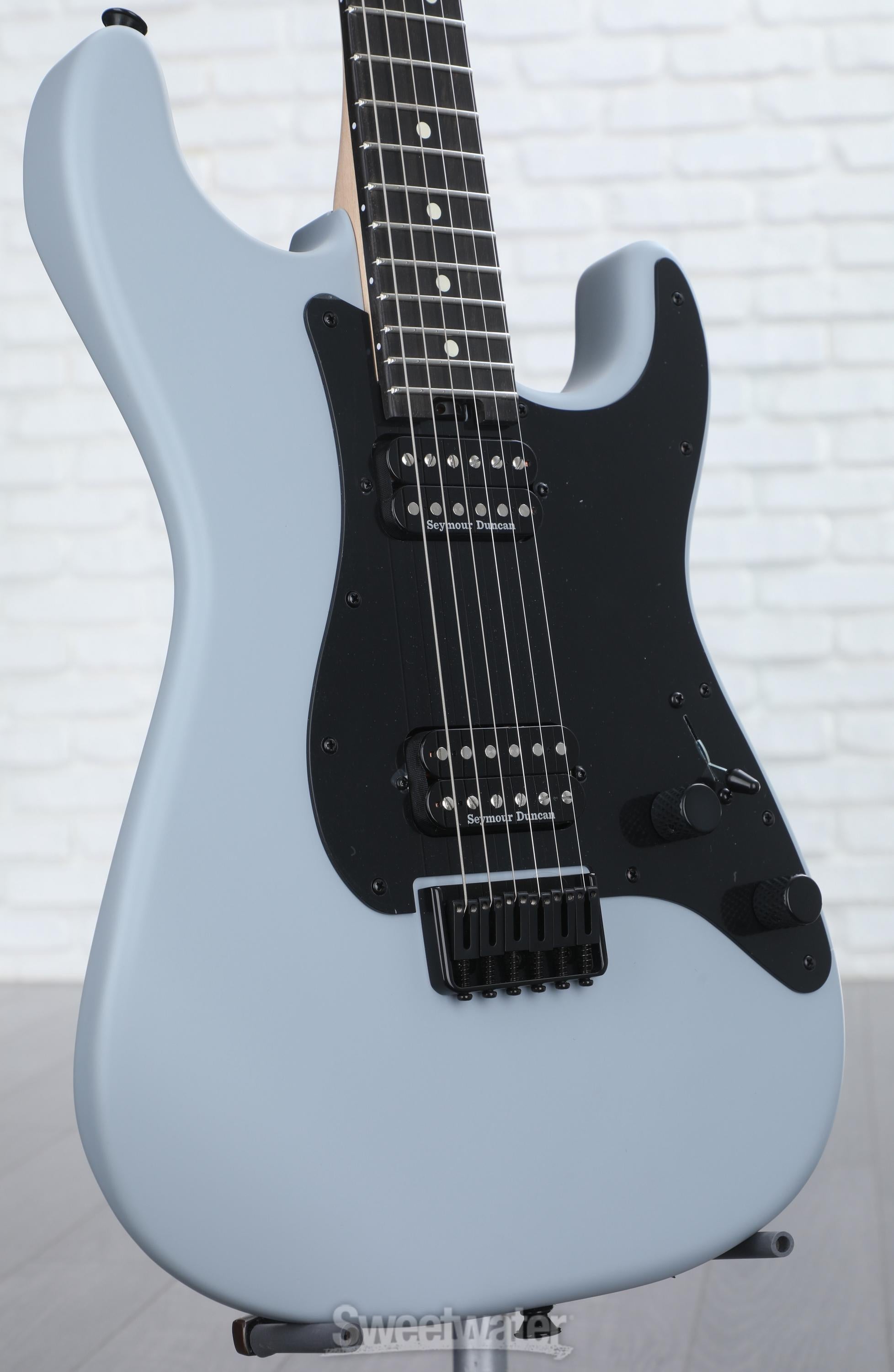 Amazon.com: Charvel Pro-Mod So-Cal Style 1 HH FR M Electric
