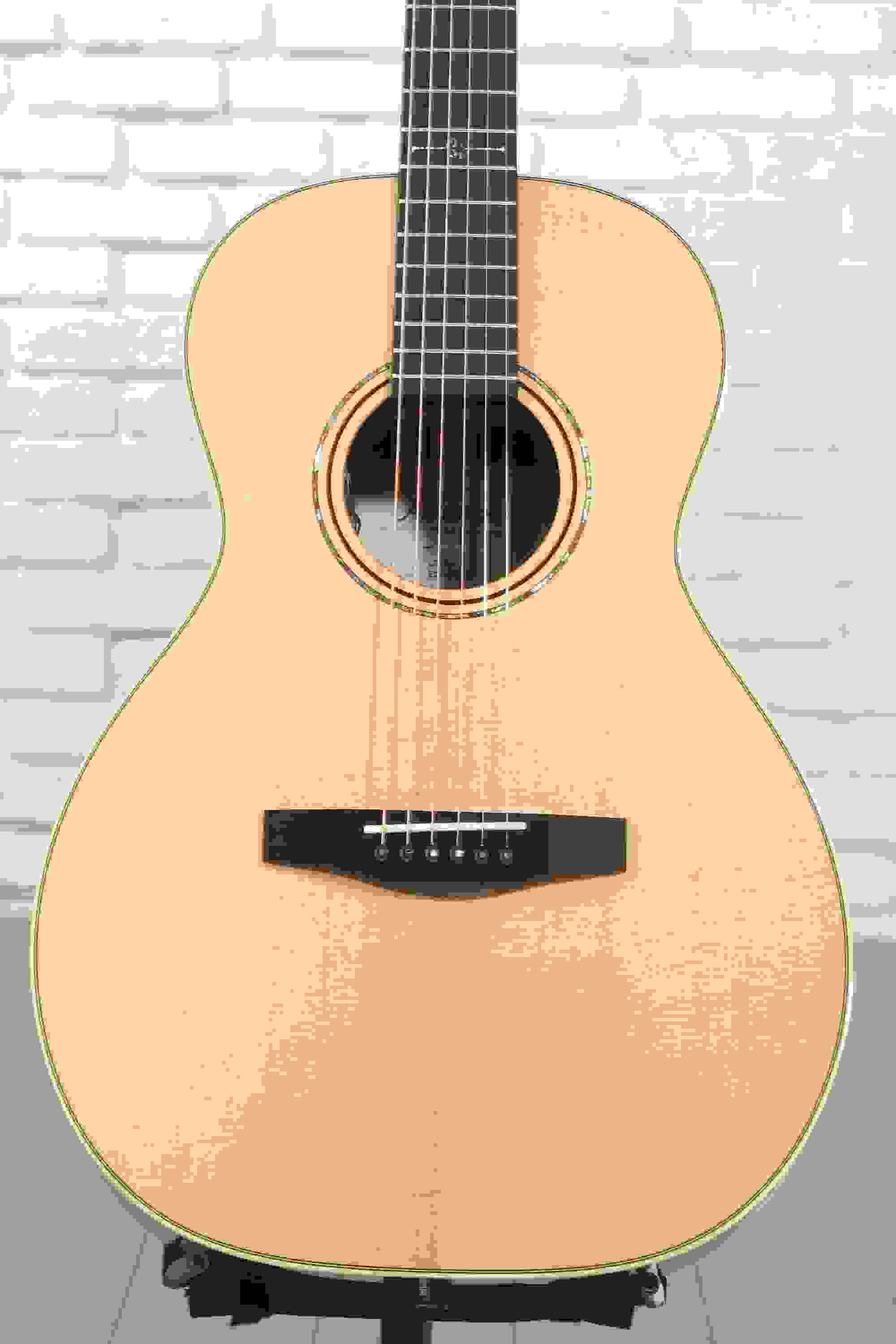 Alvarez LP70e Laureate Series Parlor Acoustic-electric Guitar - Natural