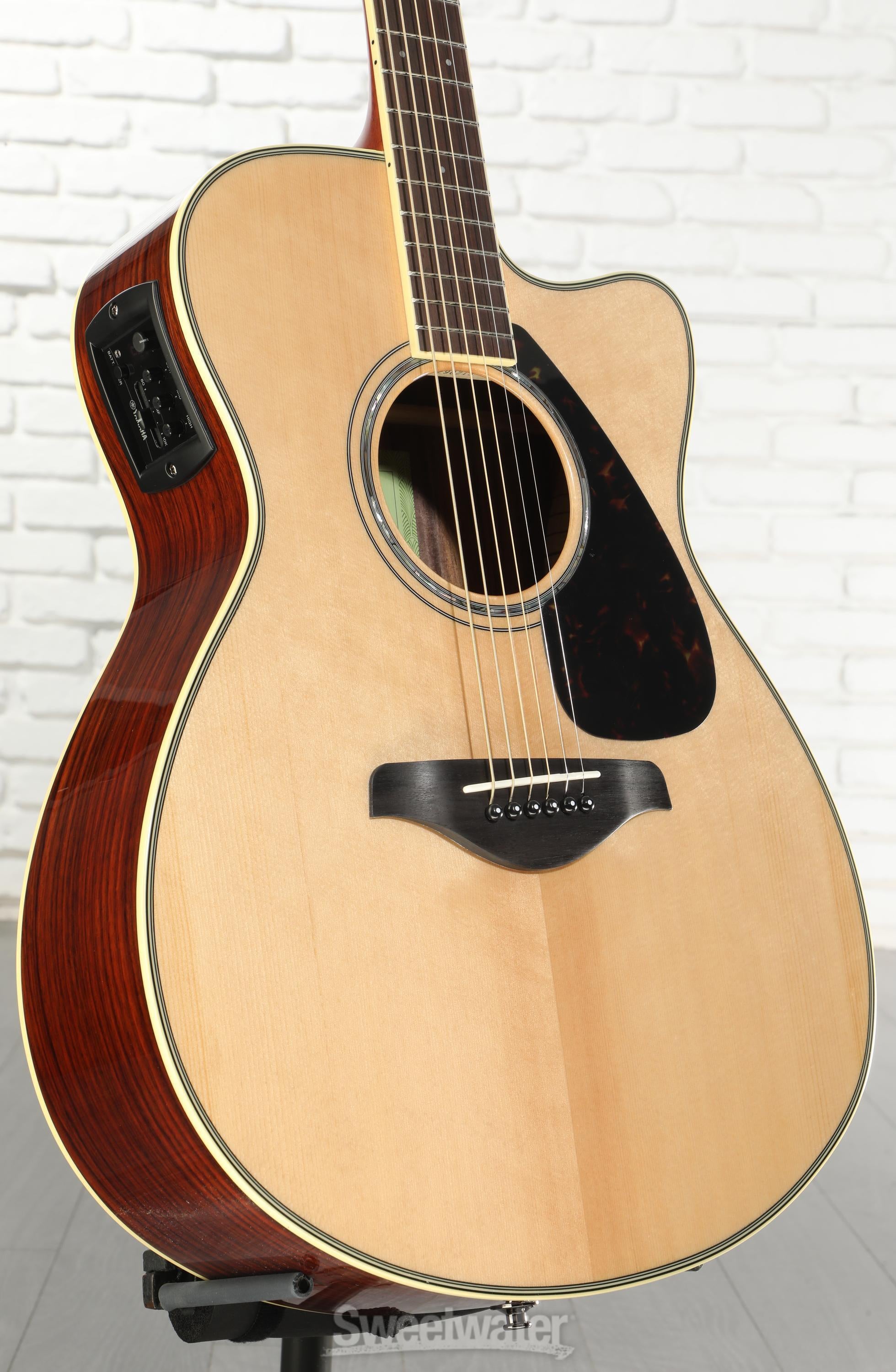 Yamaha FSX830C Concert Cutaway Acoustic-electric Guitar - Natural