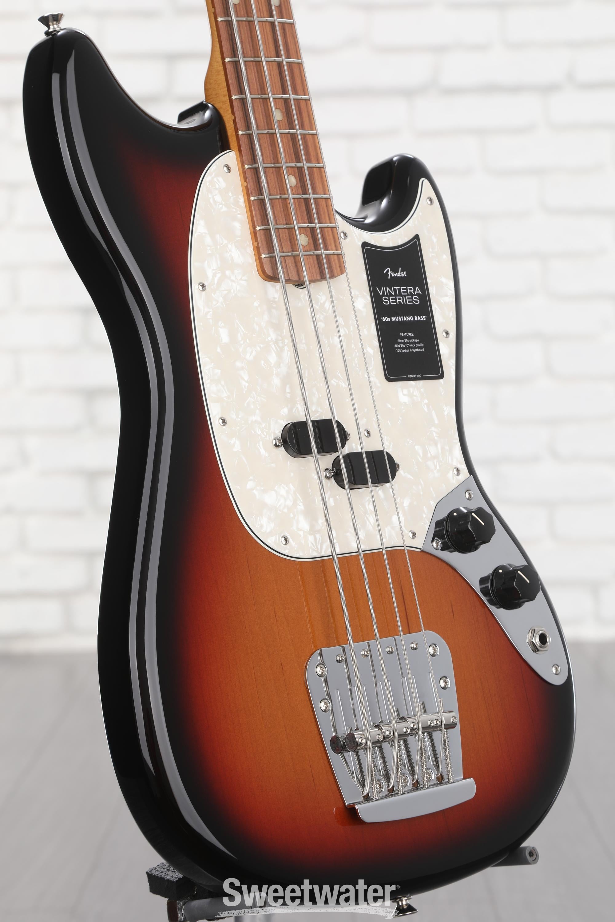 3/15まで：Fender VinteraII 70s Mustang Bass Amazon.com: Fender Vintera II '70s Mustang Bass
