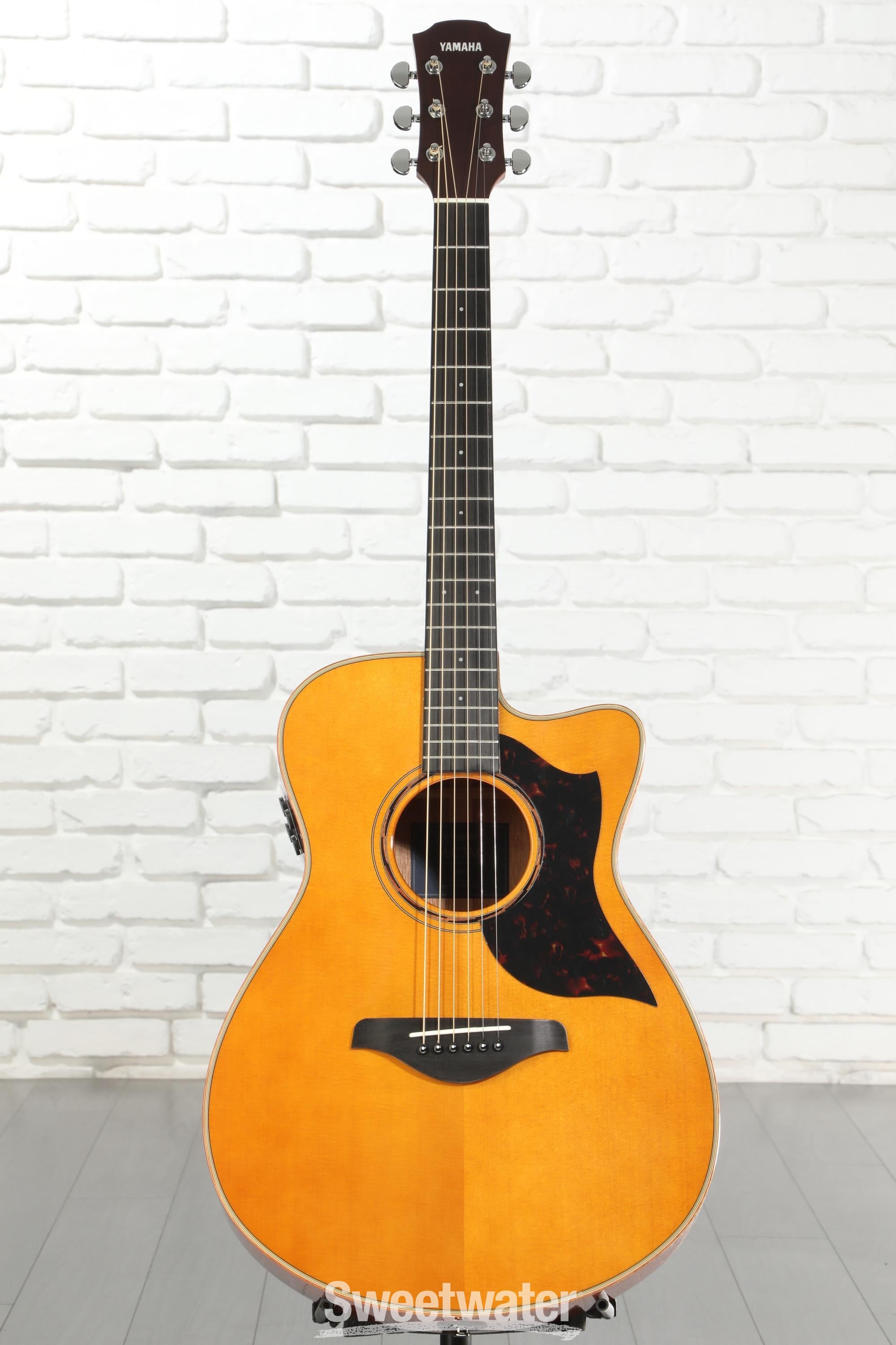 Yamaha AC3M ARE Concert Cutaway Acoustic-electric Guitar - Vintage