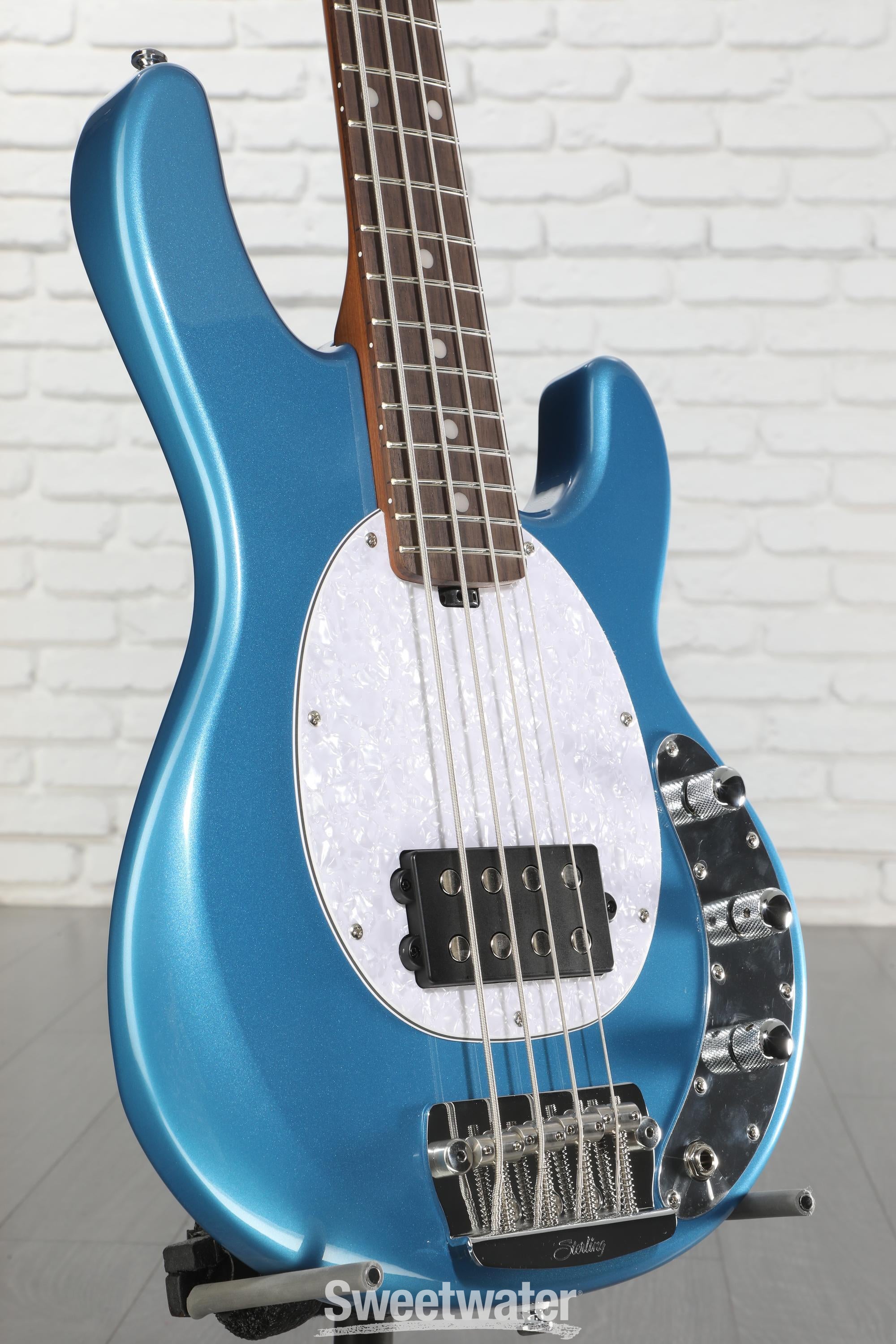 Sterling By Music Man StingRay RAYSS4 Short-scale Bass Guitar