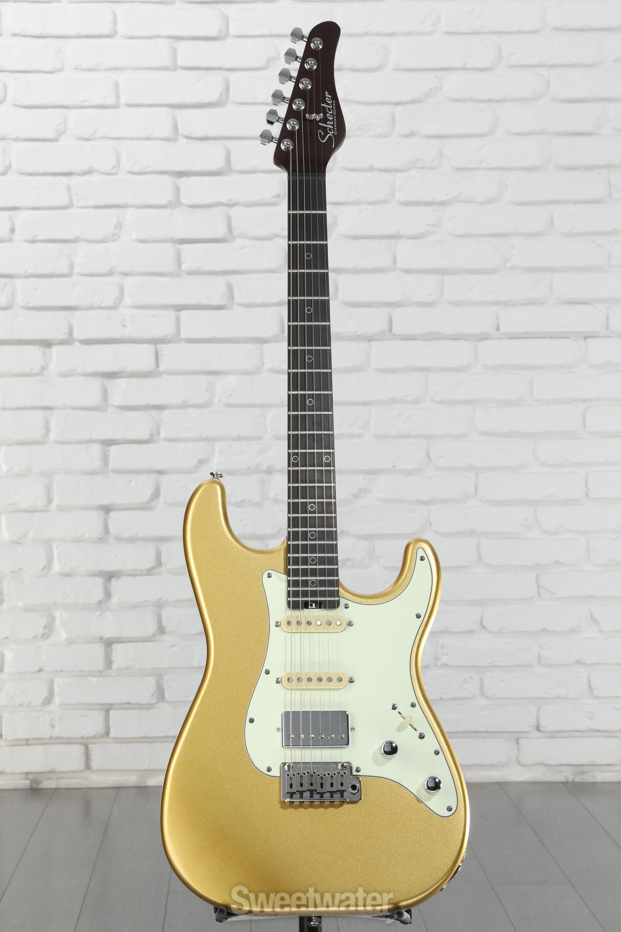 SCHECTER
 エレキギター 赤 Schecter Omen Extreme-6 Series Electric Guitar w/Quilted