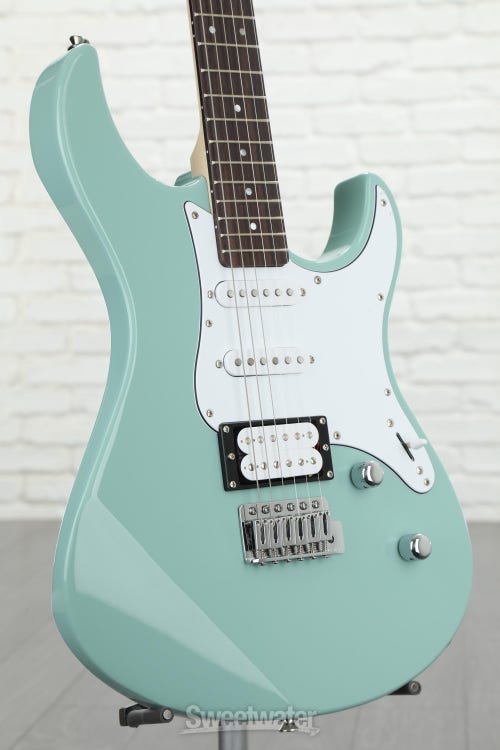 Yamaha PAC112V Pacifica Electric Guitar - Sonic Blue
