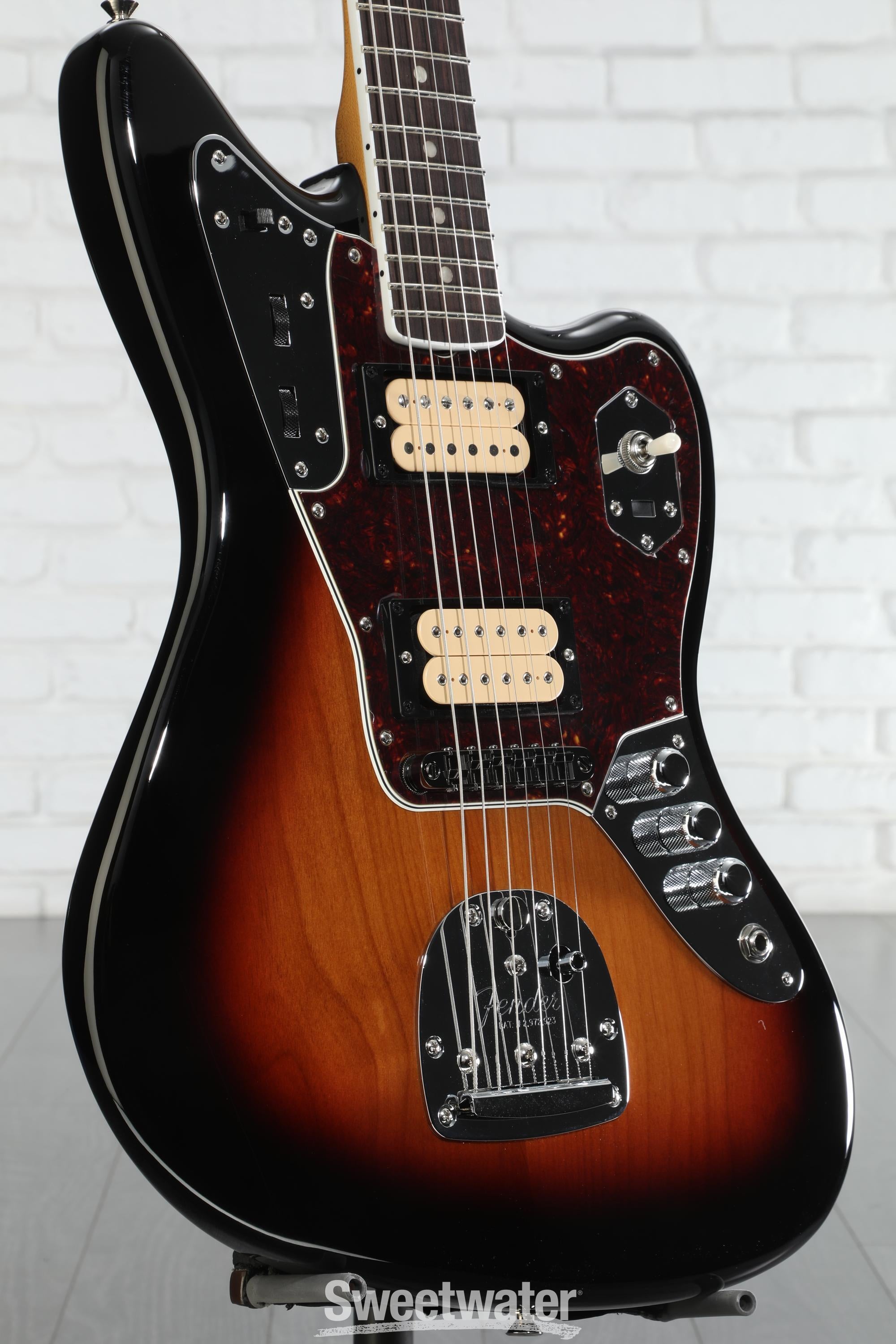 ギター FENDER  Cobain Jaguar NOS Amazon.com: Fender Kurt Cobain Jaguar NOS - 3-Tone Sunburst