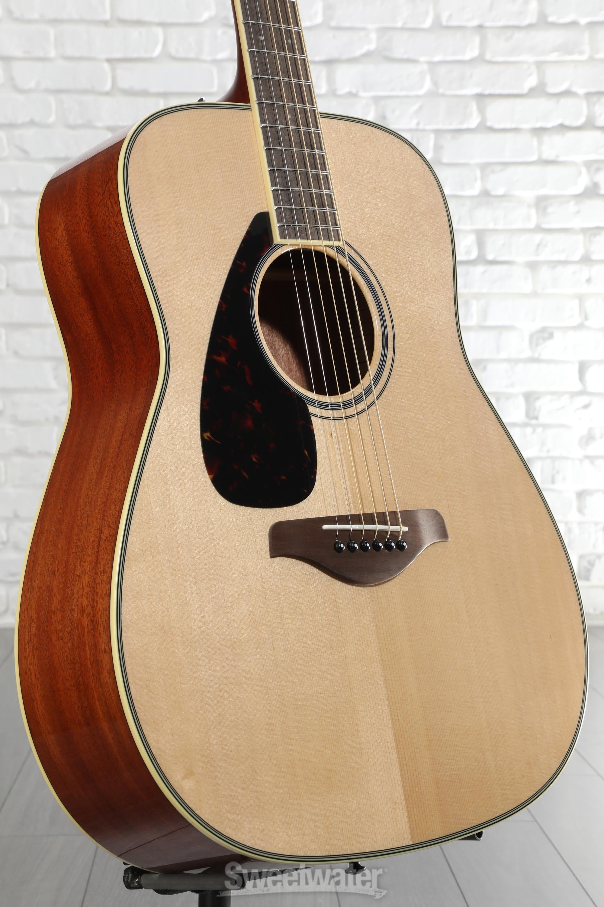 Yamaha FG820L Left-handed Dreadnought Acoustic Guitar - Natural
