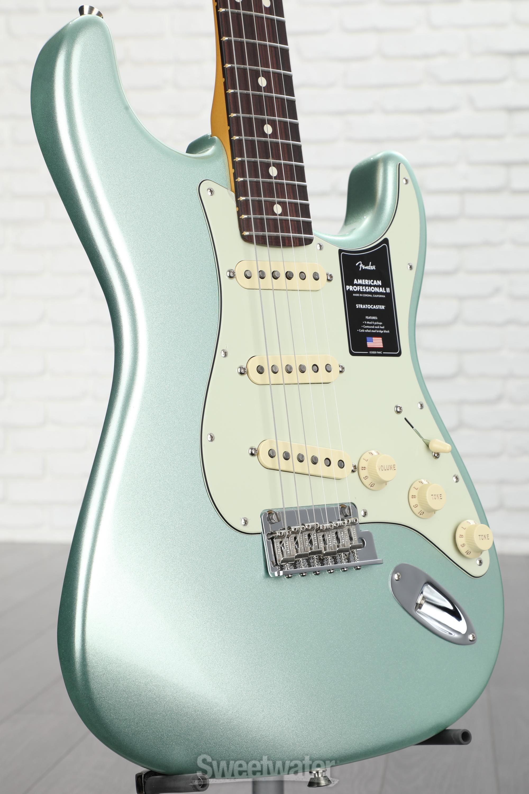 ギター Fender American professional strato Amazon.com: Fender American Professional II Stratocaster - Dark