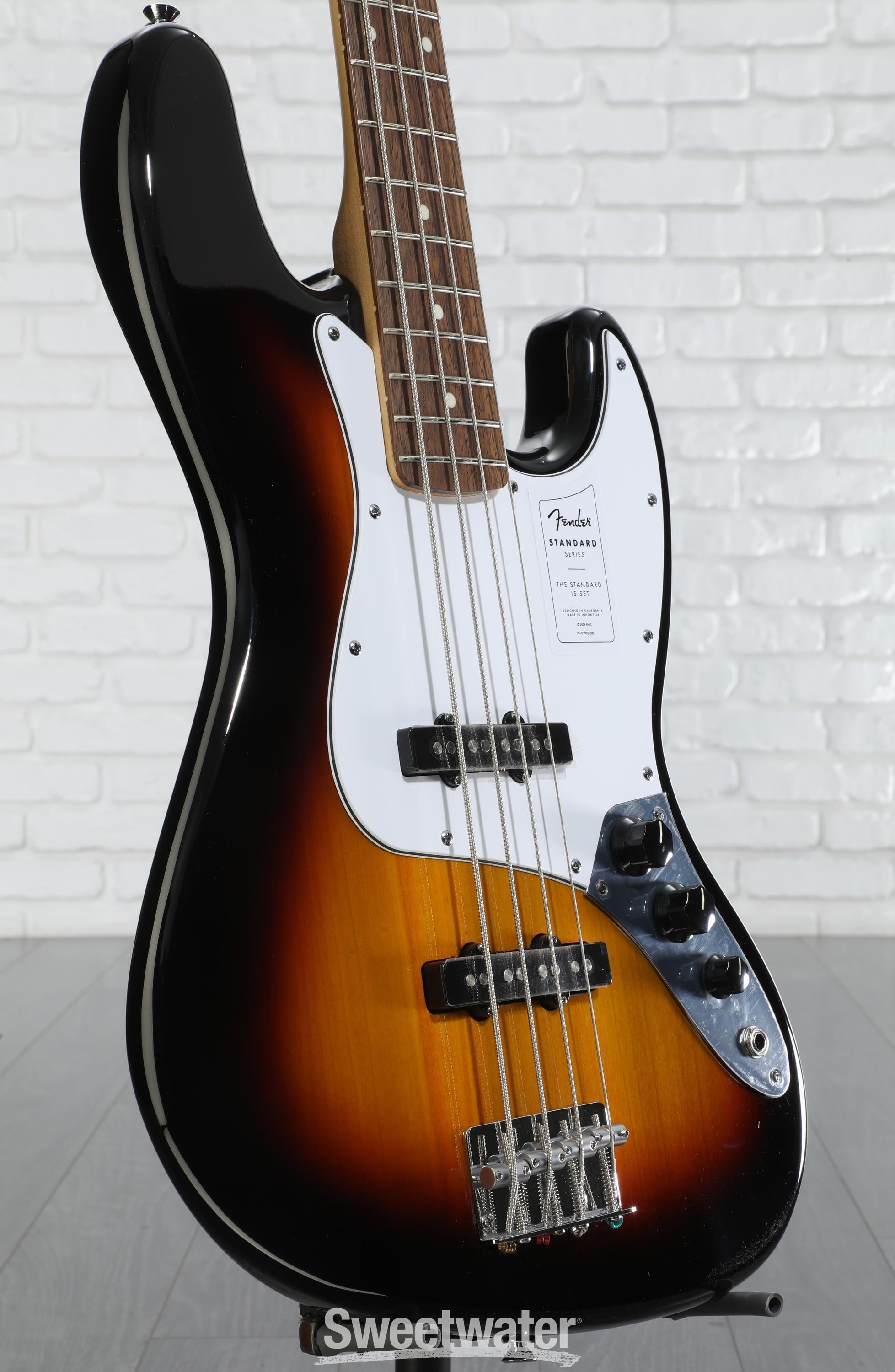 Fender Jazz Bass サンバースト Amazon.com: Fender Standard Jazz Bass - 3-color Sunburst, Laurel