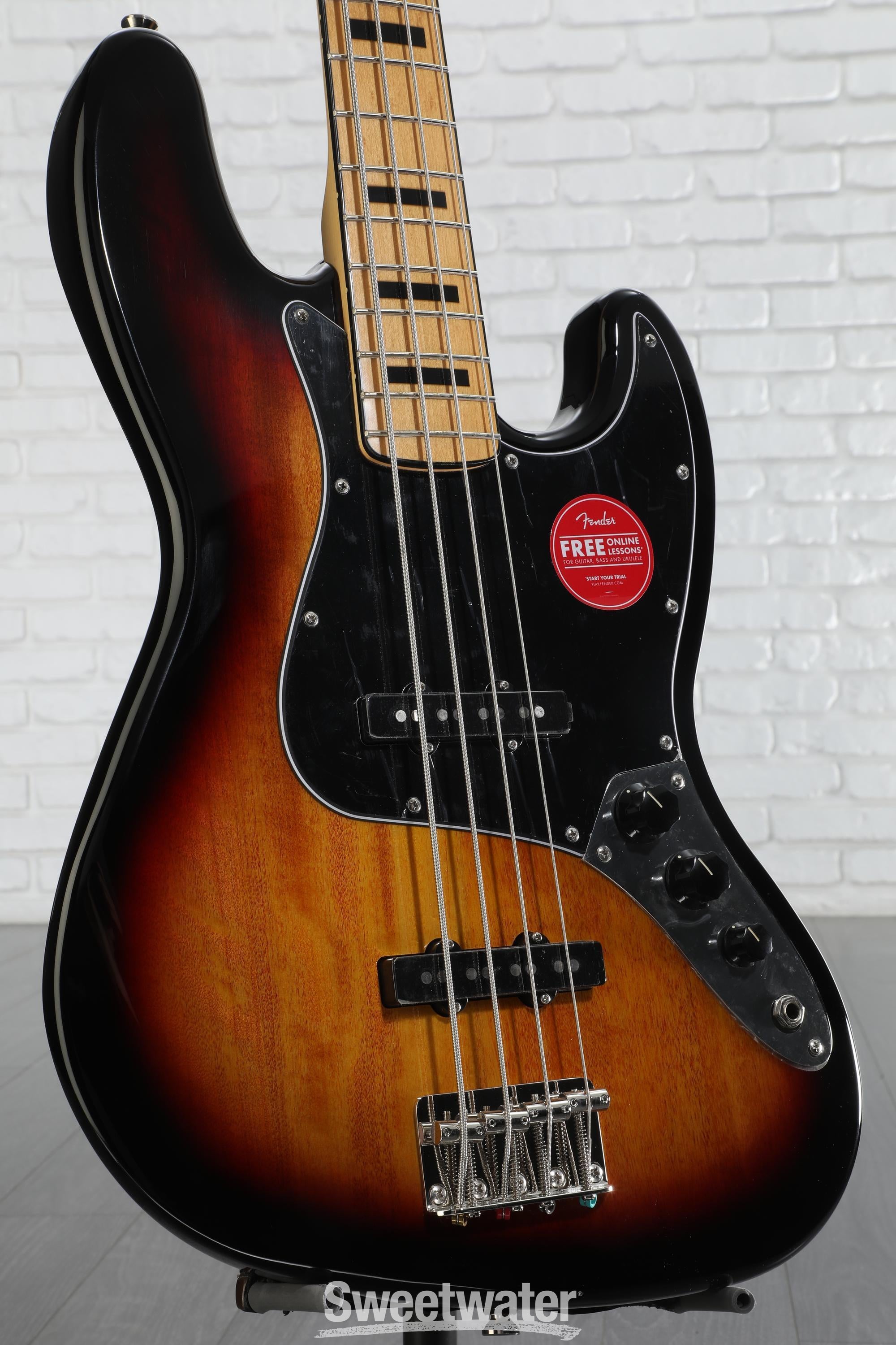 Squier Classic Vibe ’70s Jazz Bass Squier Classic Vibe '70s Jazz Bass V - Black with Maple