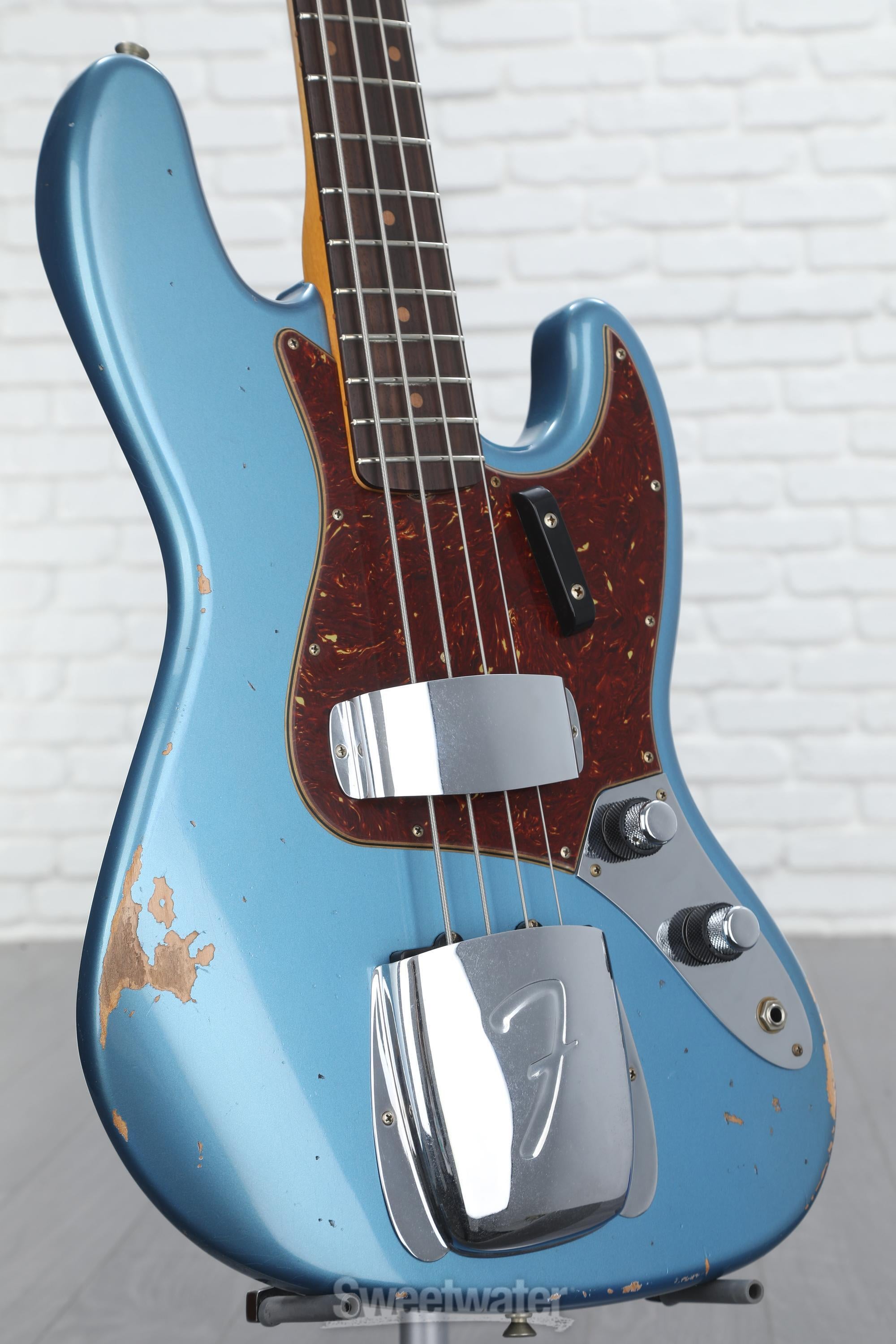 Limited-edition '60 Jazz Bass Relic - Aged Lake Placid Blue