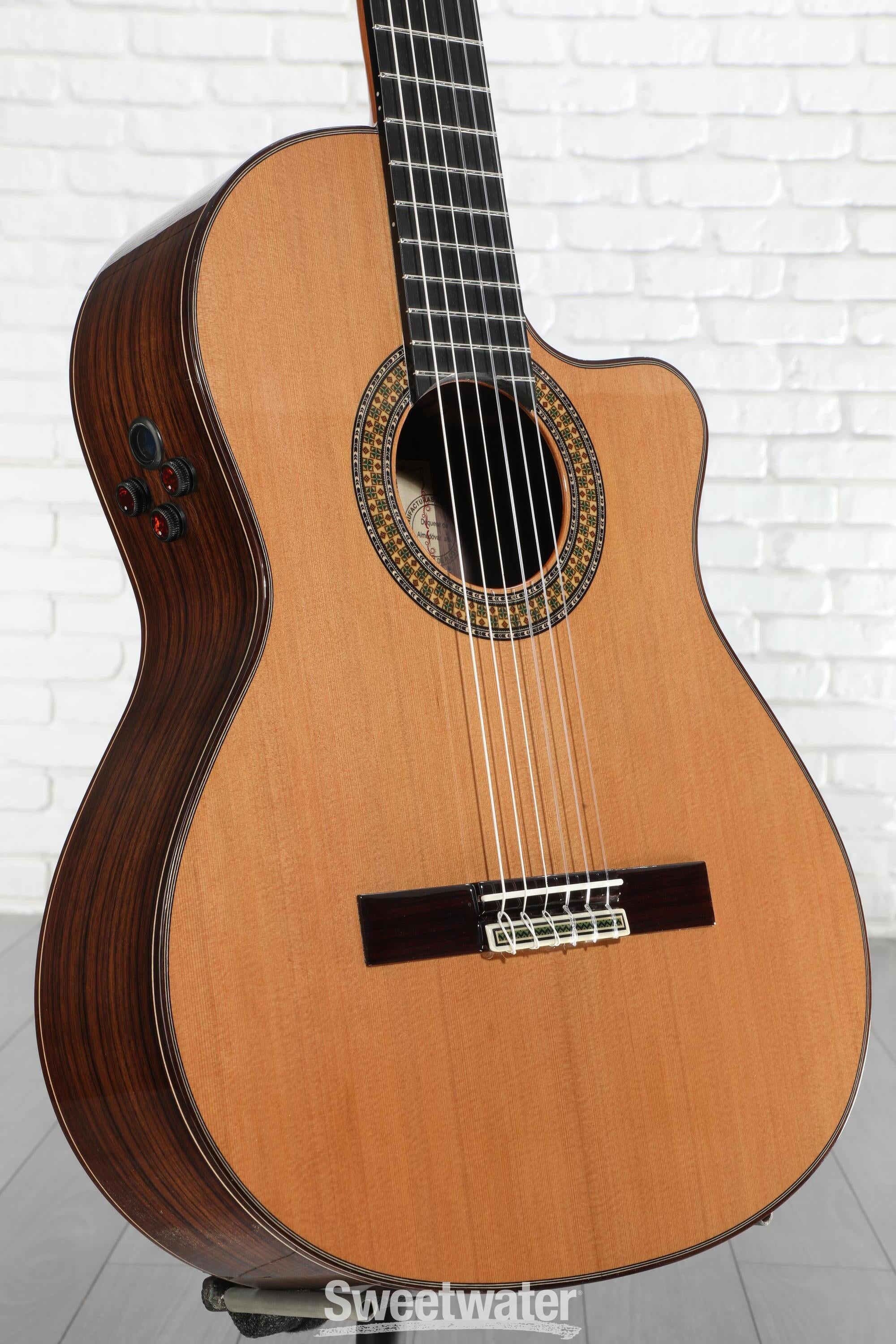 Alhambra 9 P CW E8 Acoustic-electric Classical Guitar - Natural