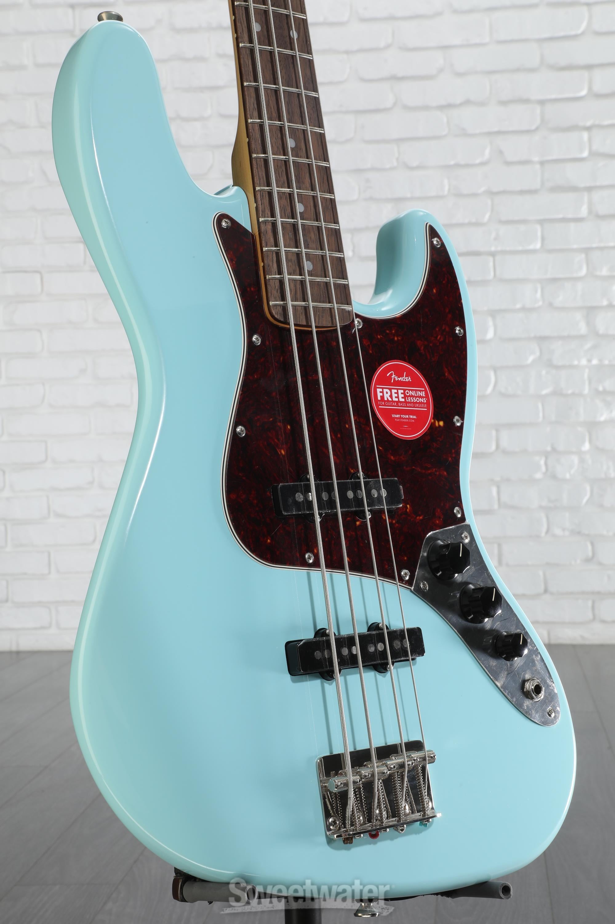 り　Classic Vibe '60s Jazz Bass® Amazon.com: Squier Classic Vibe 60s Jazz Bass, Daphne Blue