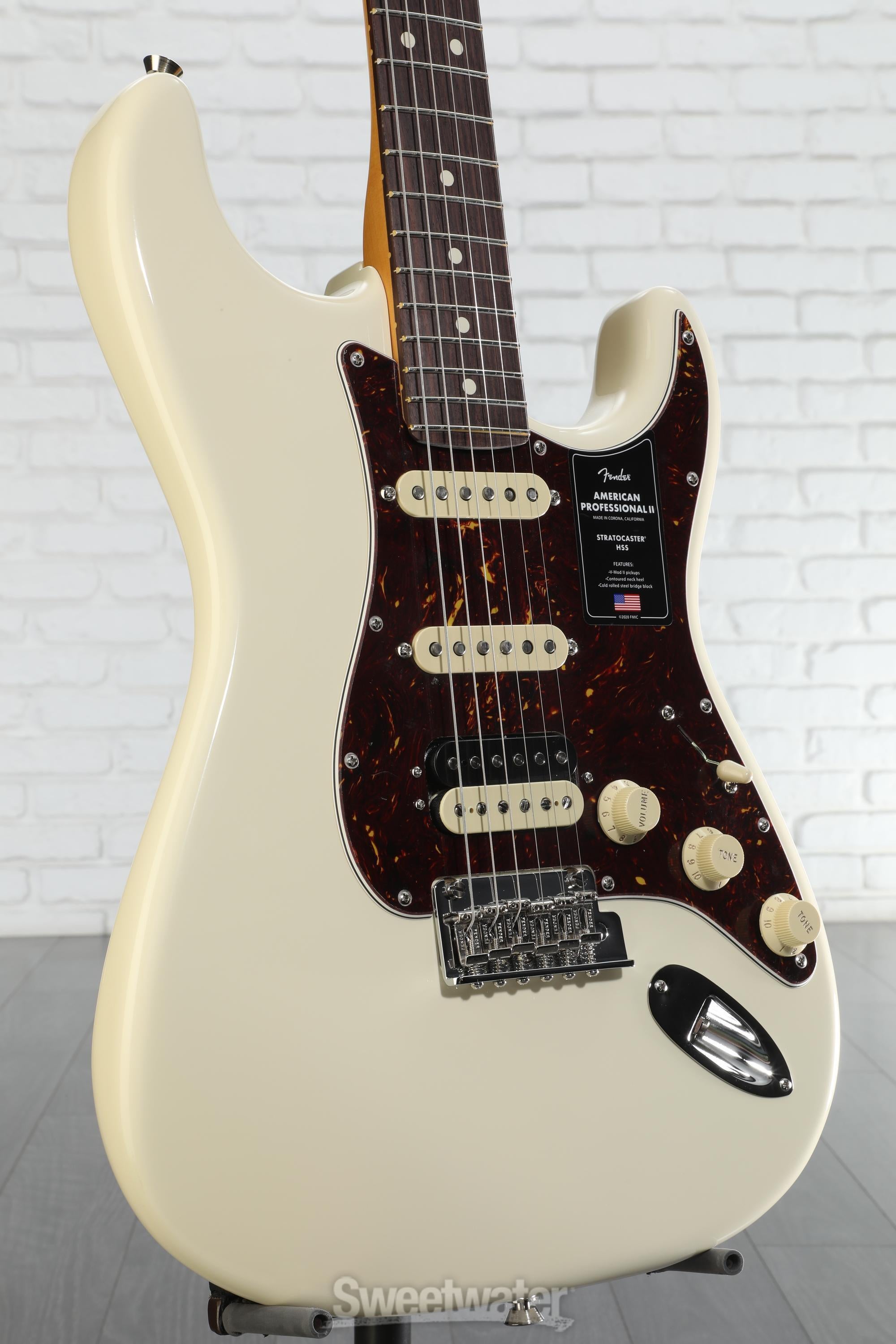 【新品同様】FENDER AM PRO II STRAT HSS RW OWT Fender American Professional II Stratocaster HSS - Olympic