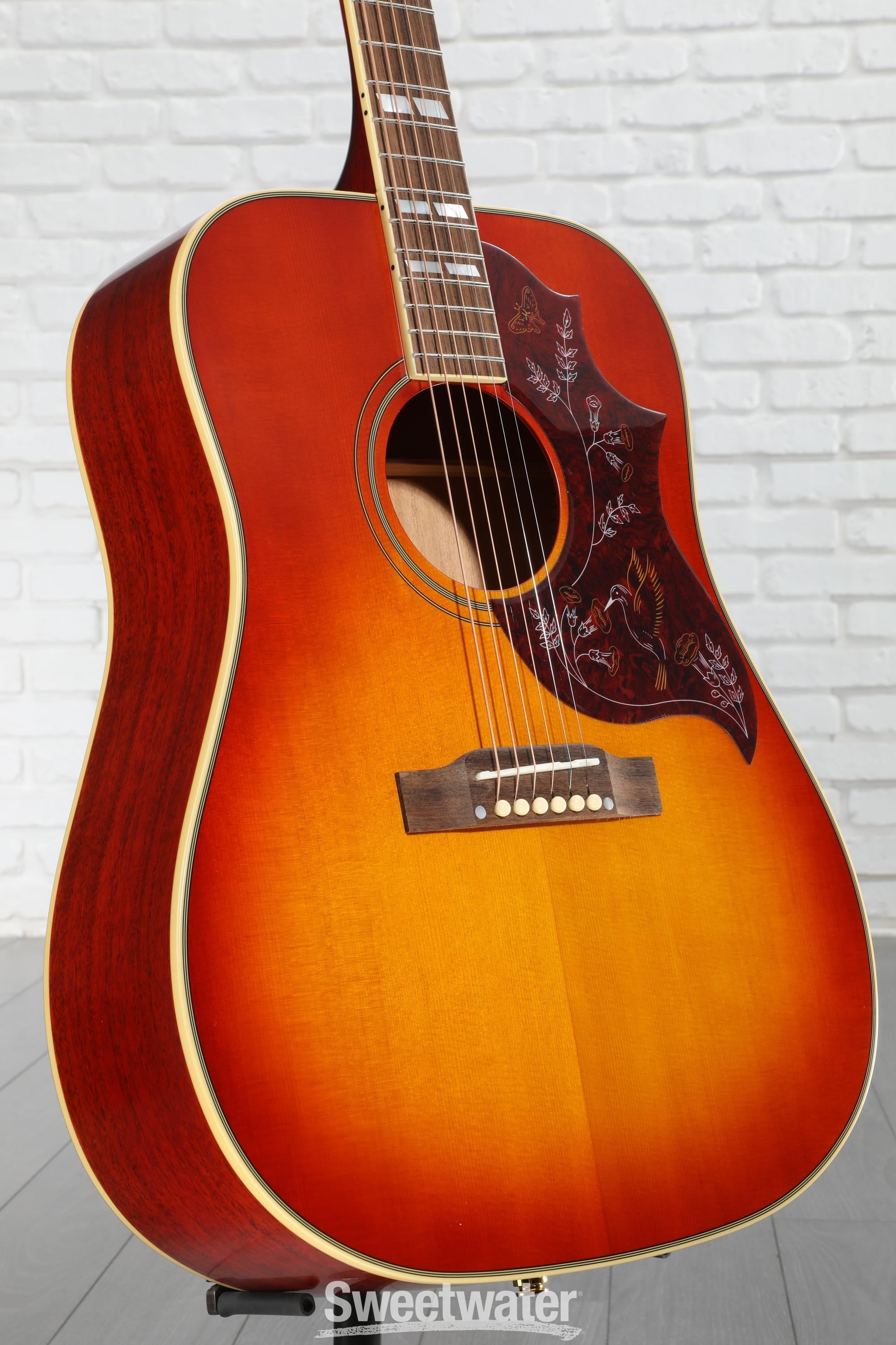 ギター Epiphone Hummingbird Inspired by Gibson Epiphone's first Inspired By Gibson acoustics are the Hummingbird