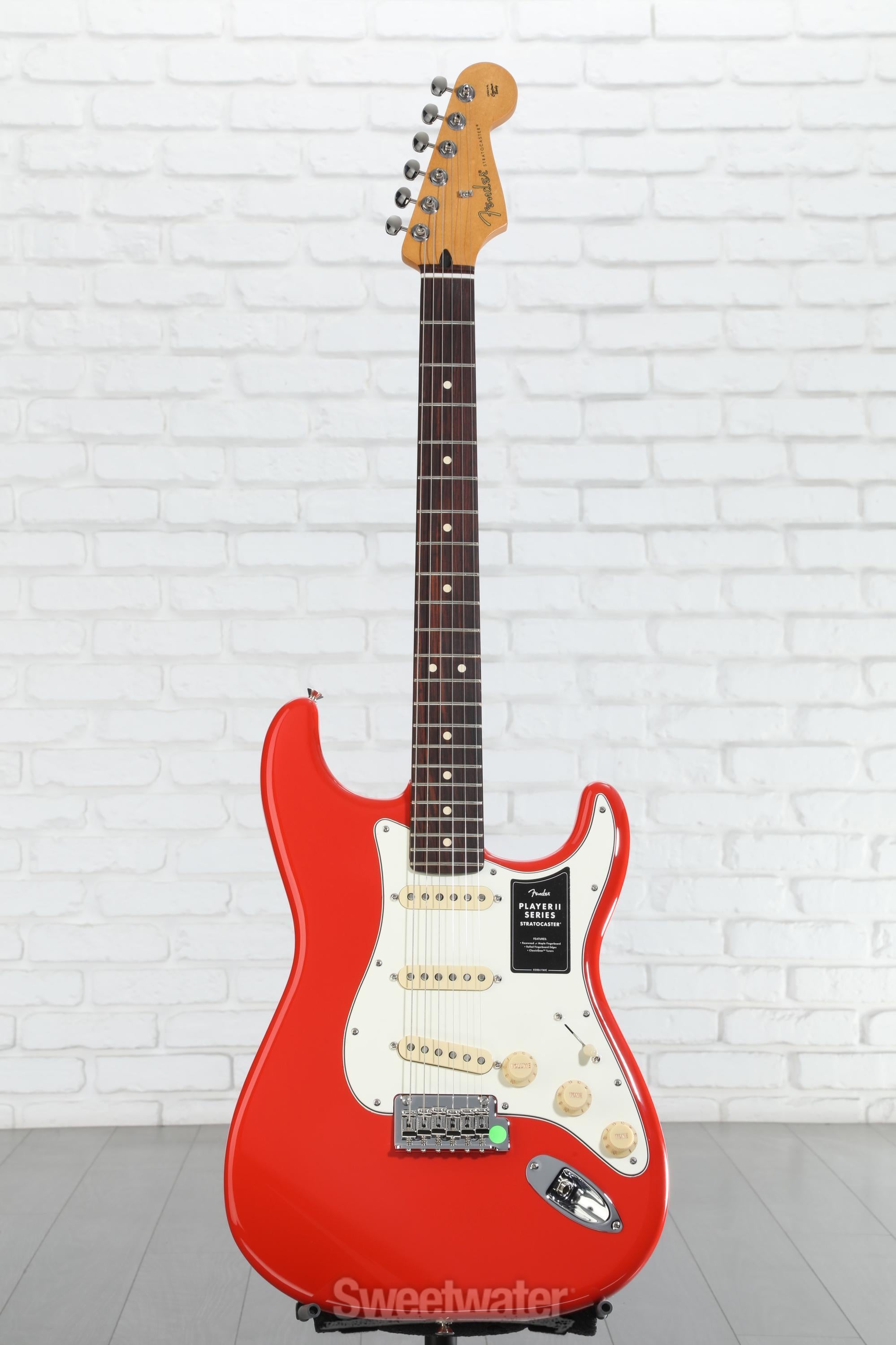 ギター Fender Player II Stratocaster Coral Red Fender Player II Stratocaster Electric Guitar - Coral Red with