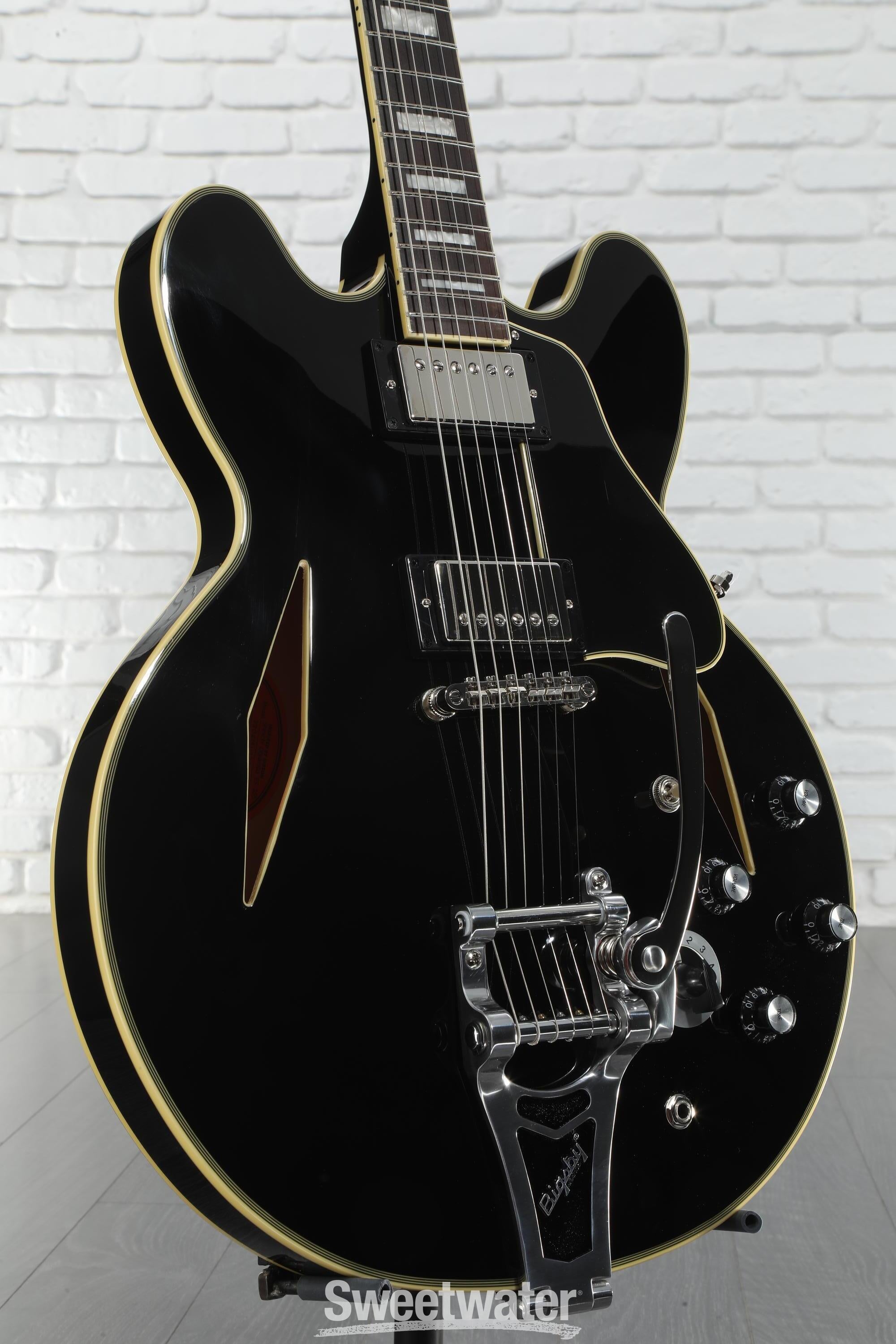 maple❥maple Showing off maple burl with a piezo-only guitar. See the