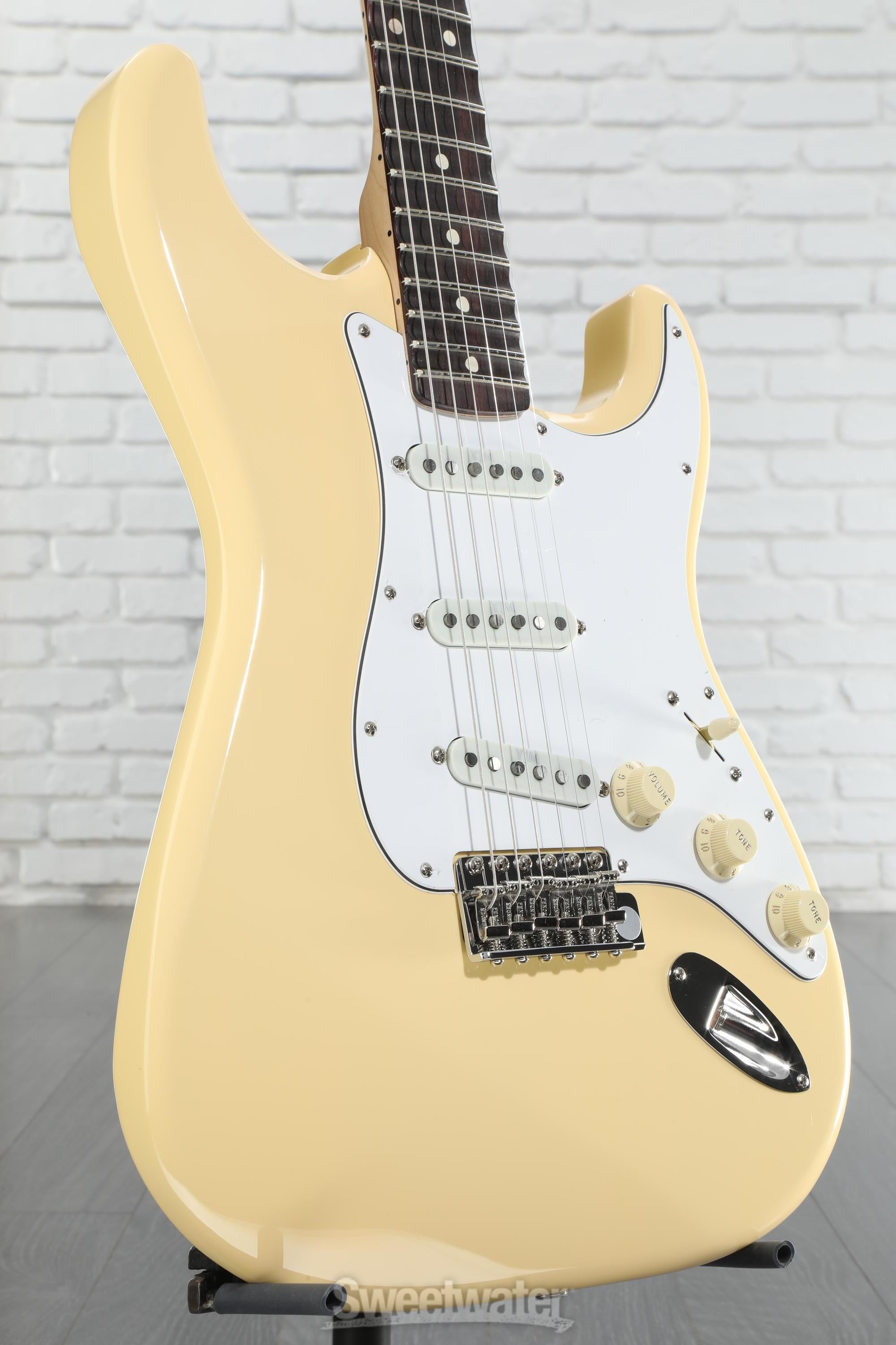 Fender Yngwie Malmsteen Stratocaster Electric Guitar