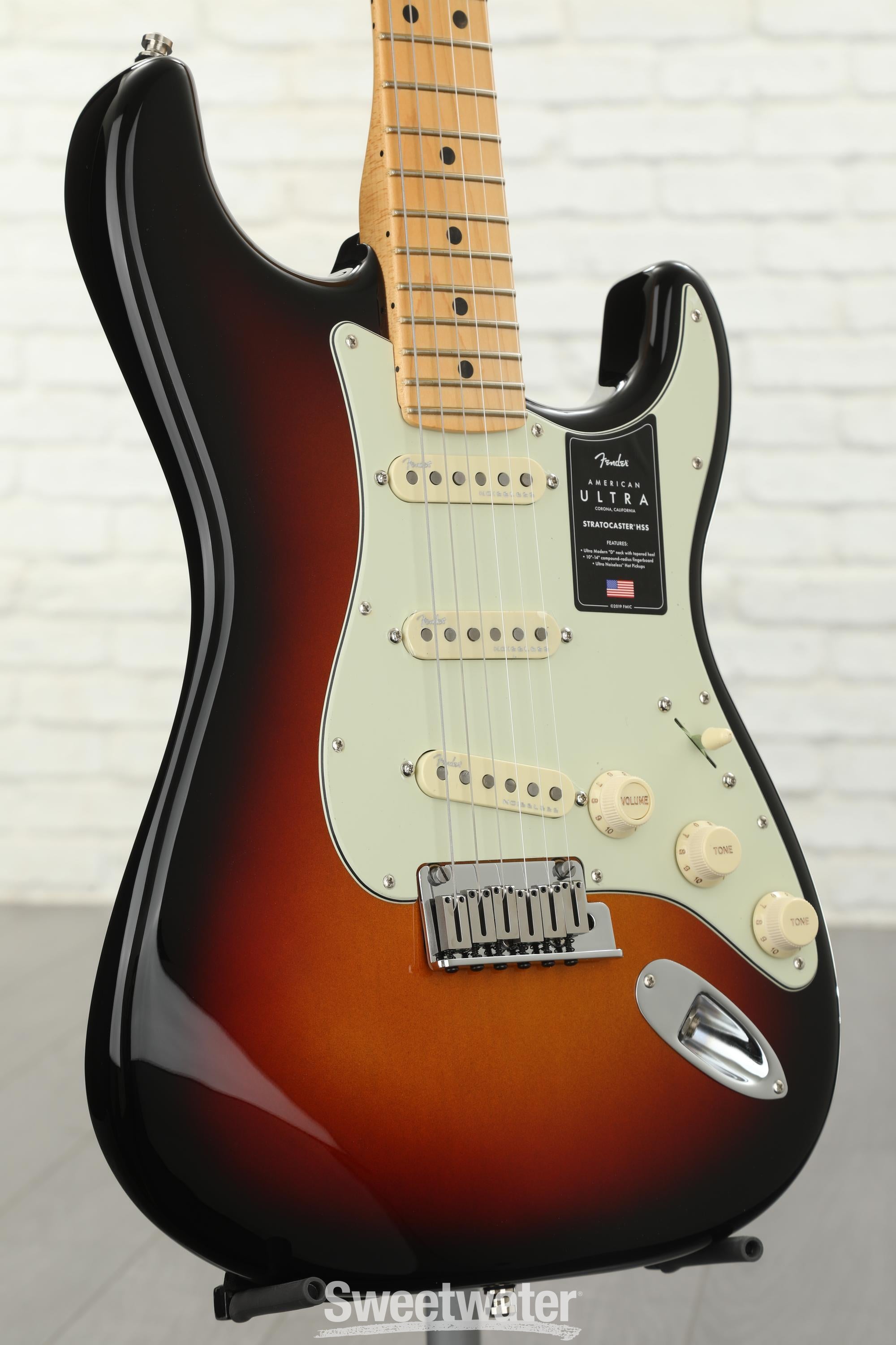 新作登場お得新品 Fender　American Ultra Stratocaster HSS Maple Fingerboard Texas Tea 送料無料(沖縄、離島を除く) フェンダー