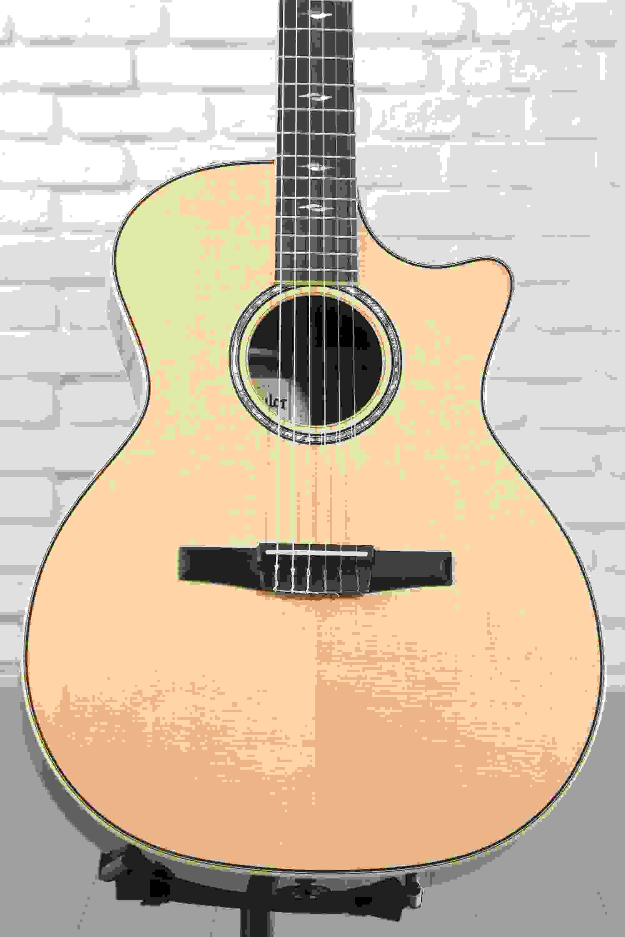 Taylor 814ce-N Nylon-string Acoustic-electric Guitar - Natural