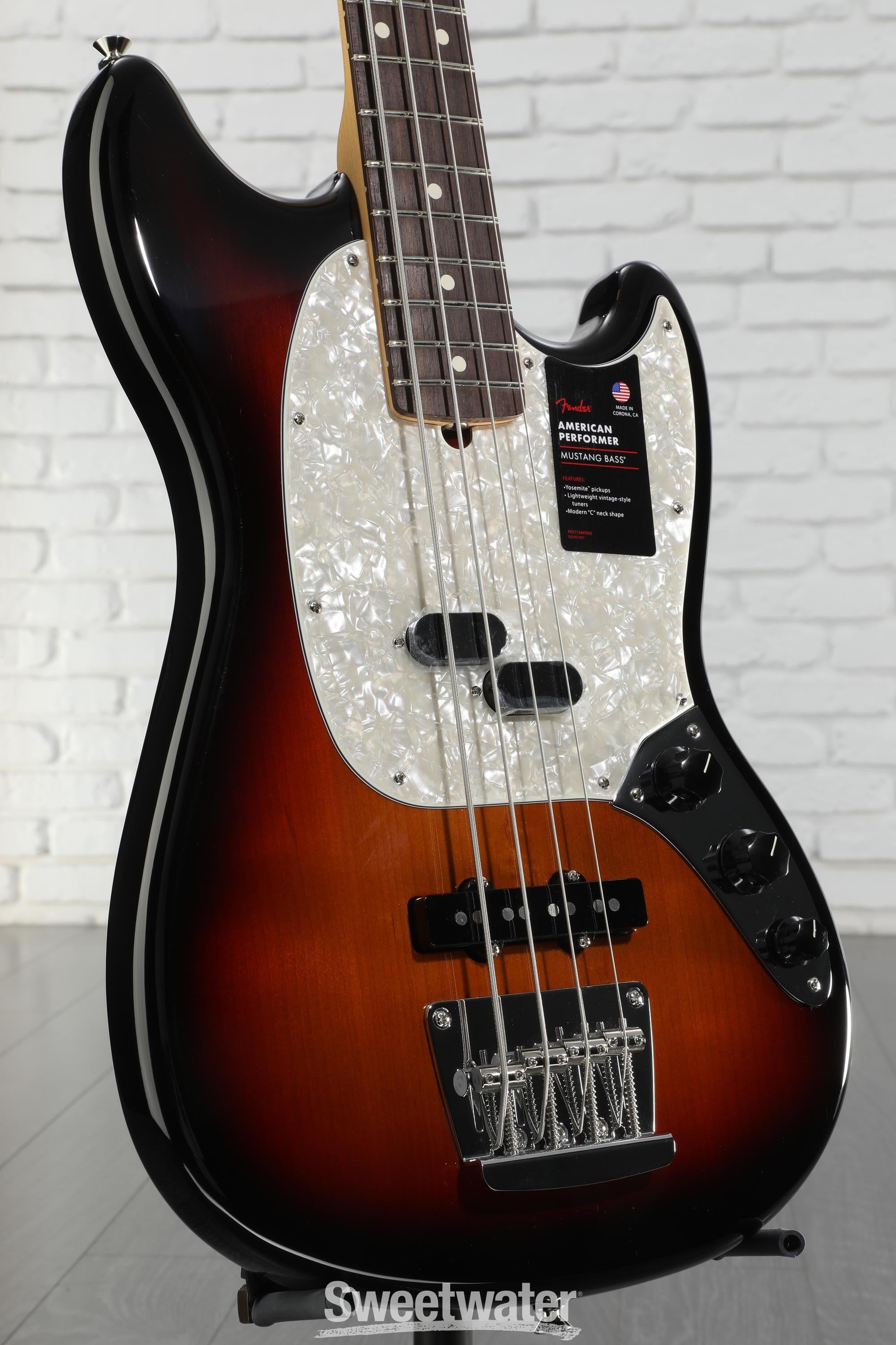 ベース Fender American Performer Mustang Bass Fender American Performer Mustang Bass - 3-Tone Sunburst