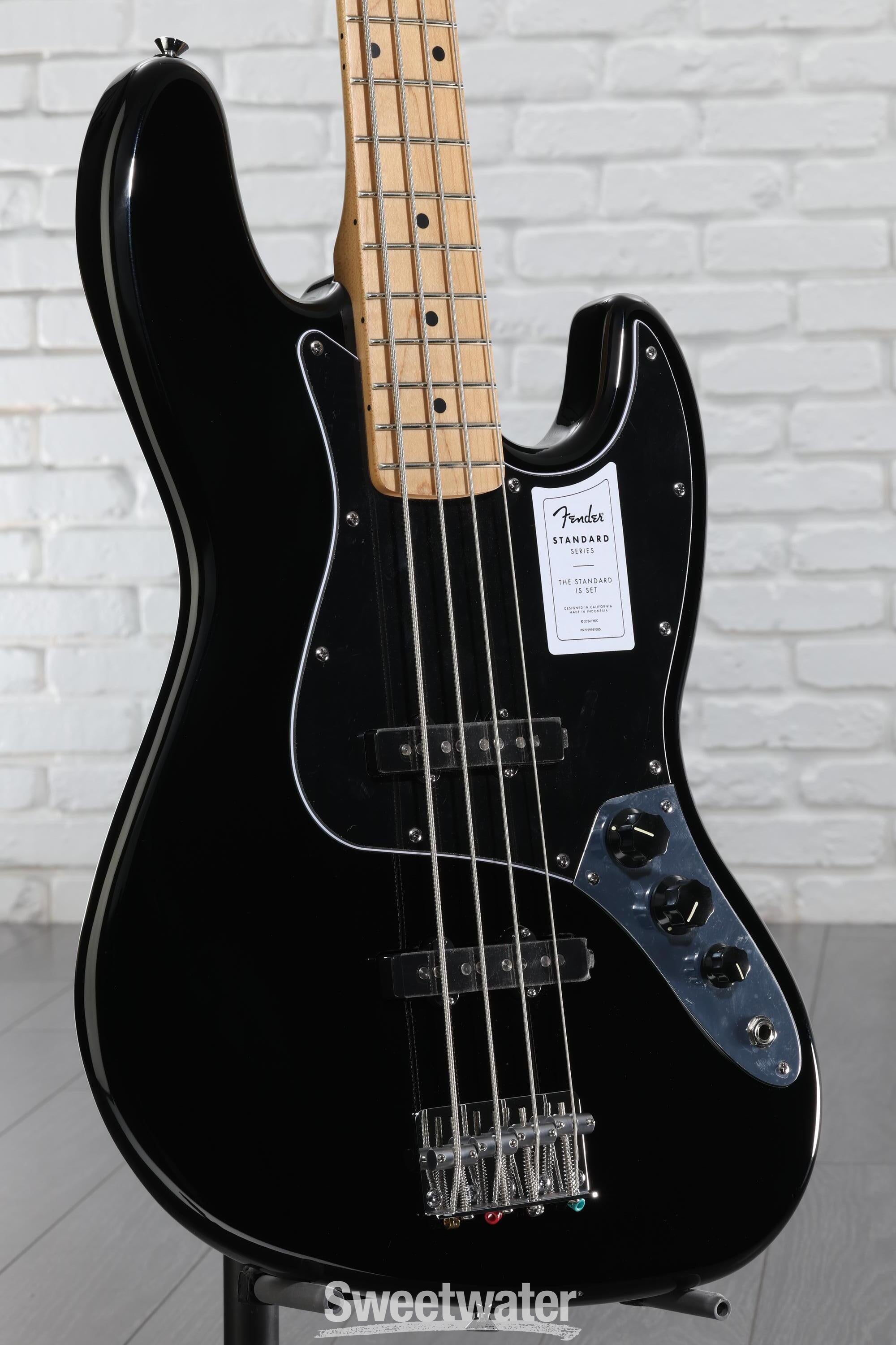 Fender Standard Jazz Bass - Black, Maple Fingerboard