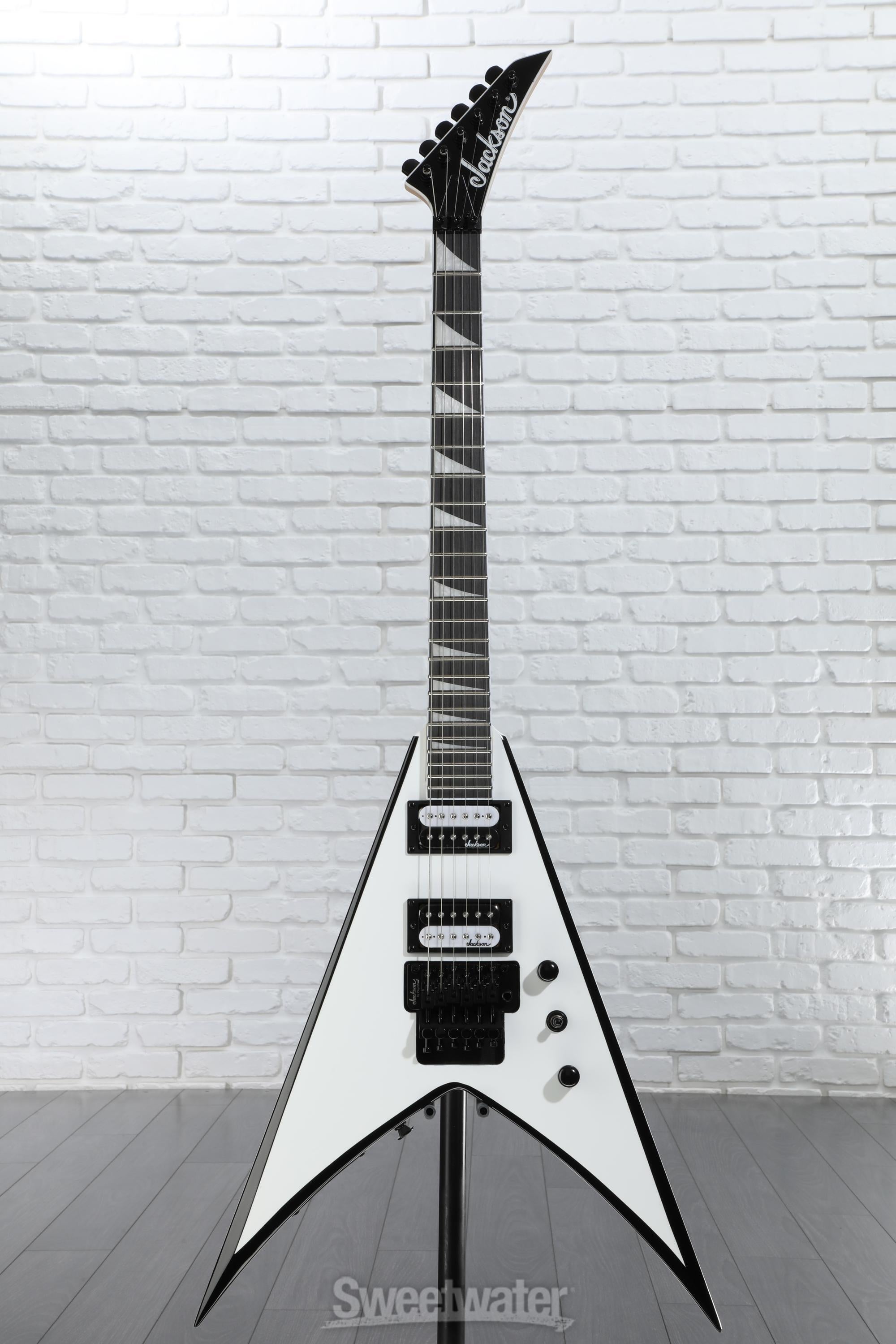 【美品】Jackson KING V VS32 White with Black Amazon.com: Jackson JS Series King V JS32 - White with Black